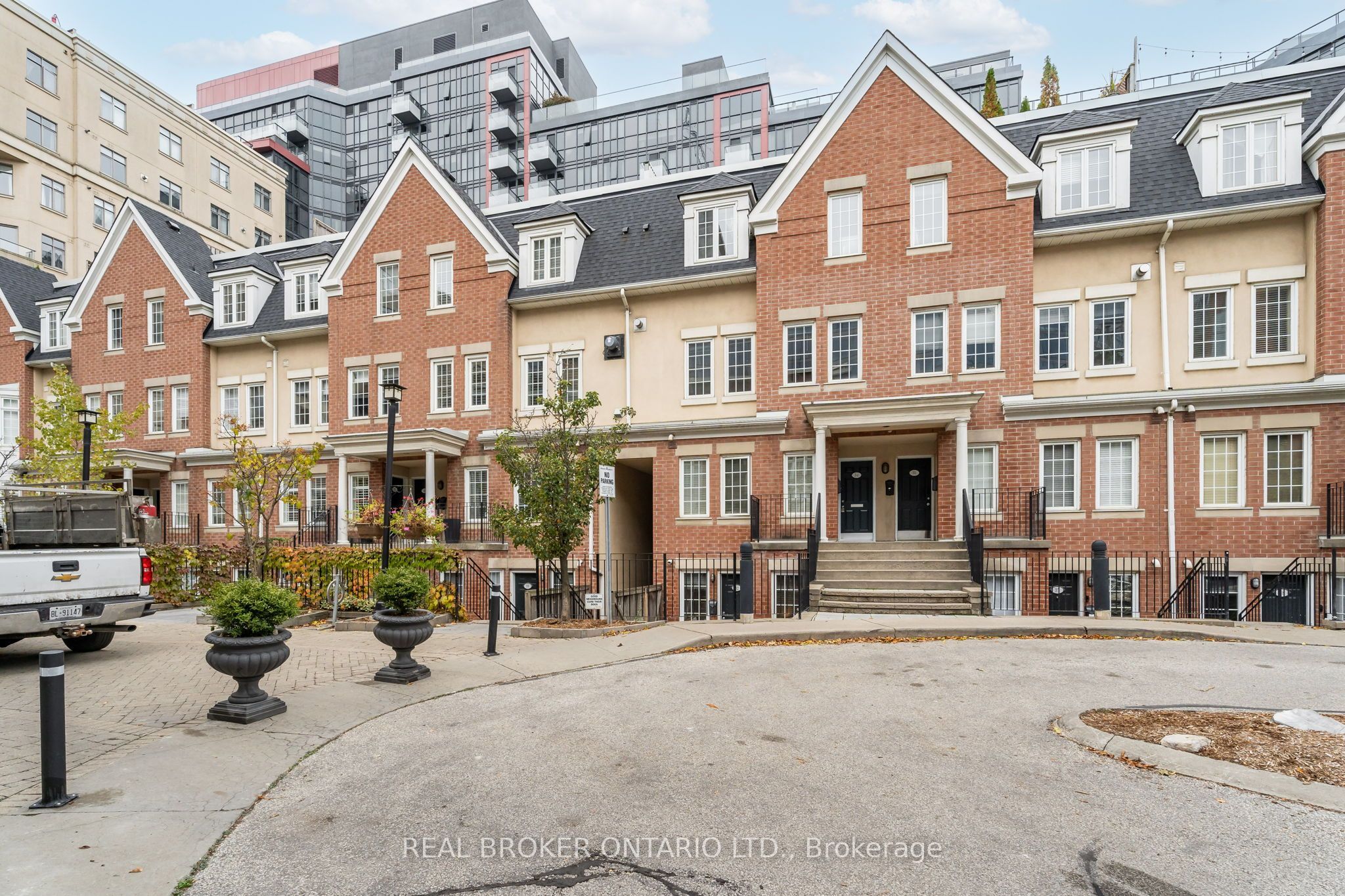 11 Niagara Street W 32, Toronto, ON M5V 3N9