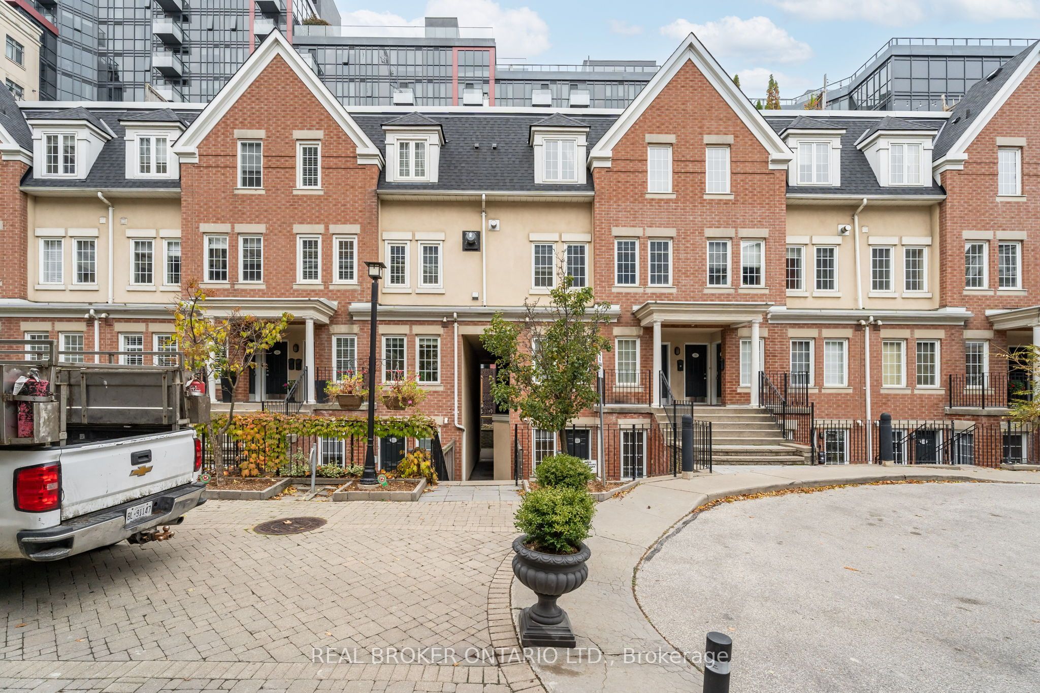 11 Niagara Street W 32, Toronto, ON M5V 3N9 photo 2