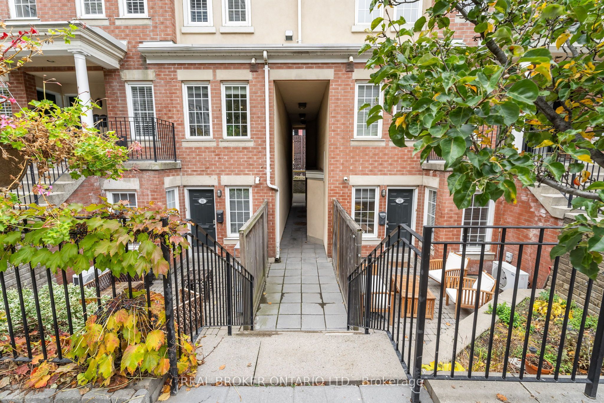 11 Niagara Street W 32, Toronto, ON M5V 3N9 photo 3