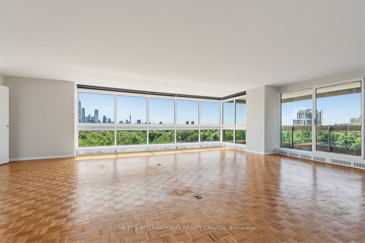 61 St Clair Avenue W 902, Toronto, ON M4V 2Y8 photo 4
