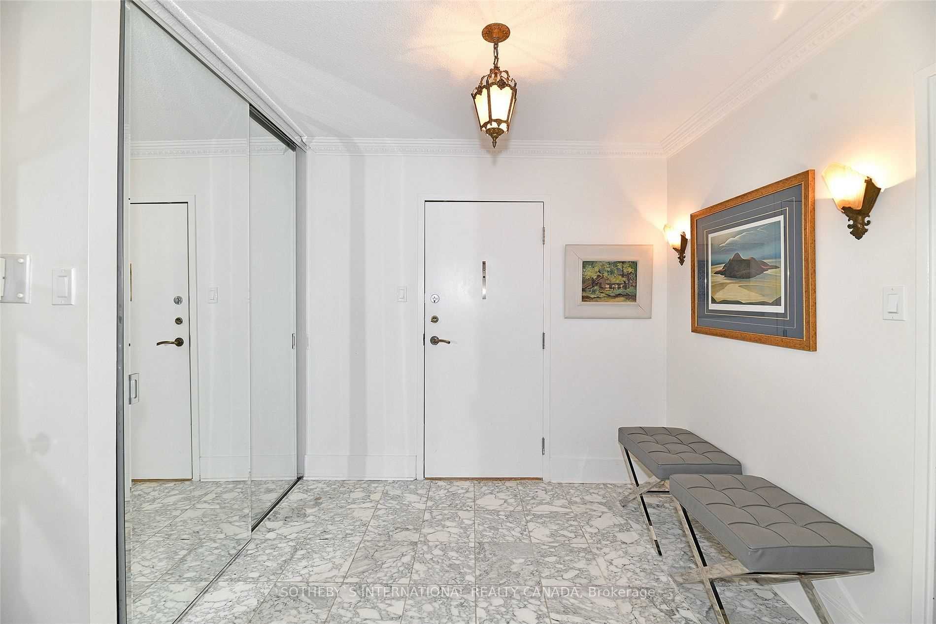 18 Lower Village Gate 111, Toronto, ON M5P 3M1 photo 2