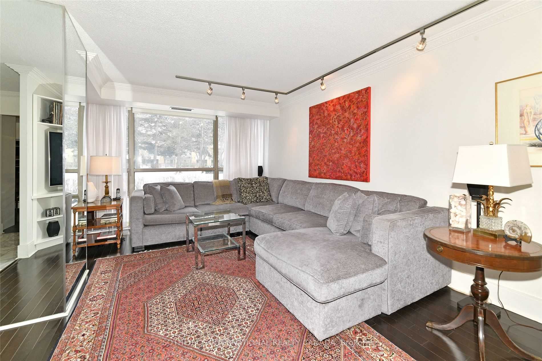 18 Lower Village Gate 111, Toronto, ON M5P 3M1 photo 5