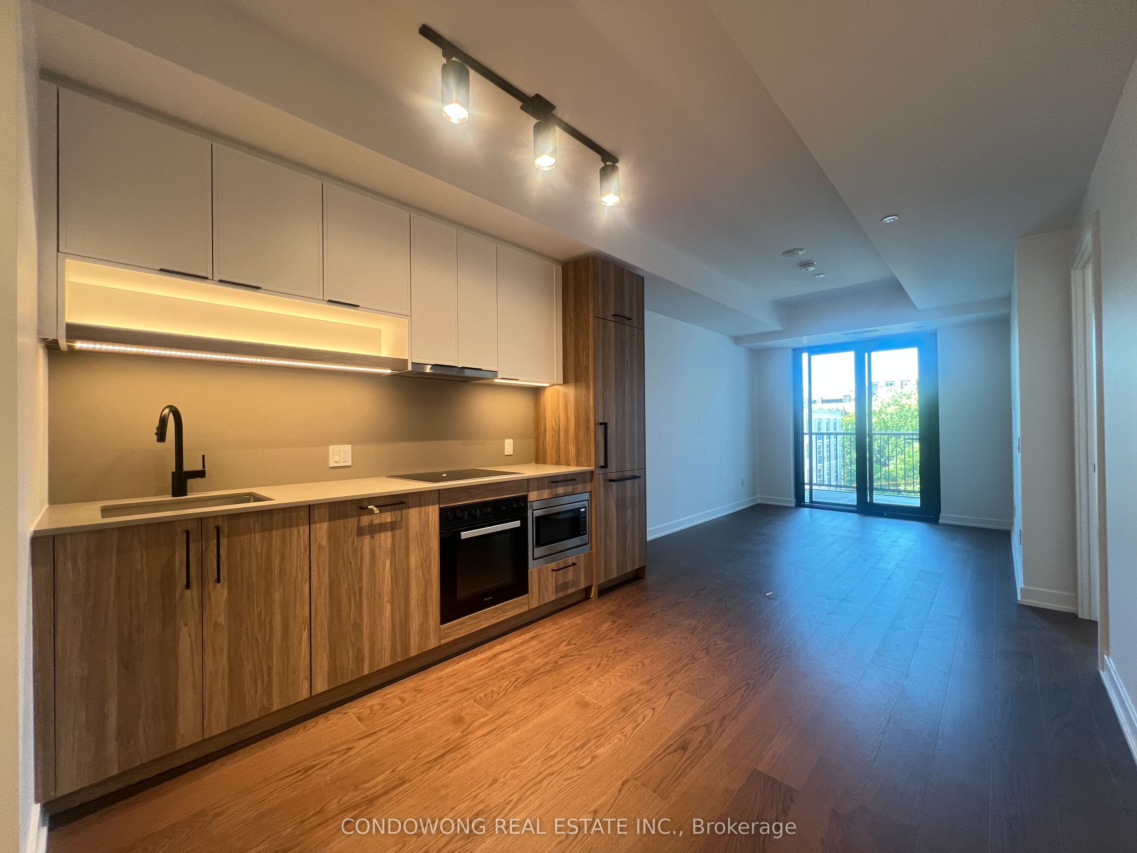91 Montclair Avenue 720, Toronto, ON M5P 0B1