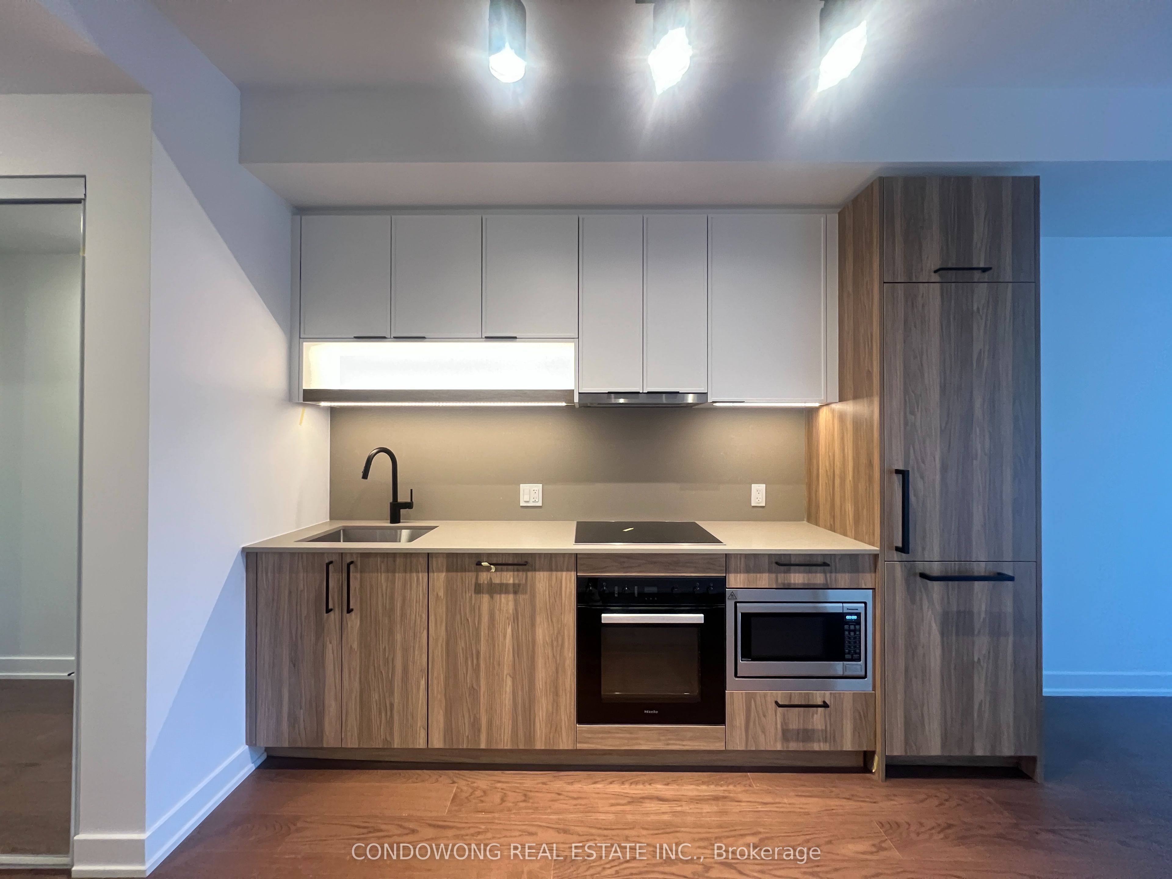 91 Montclair Avenue 720, Toronto, ON M5P 0B1 photo 3