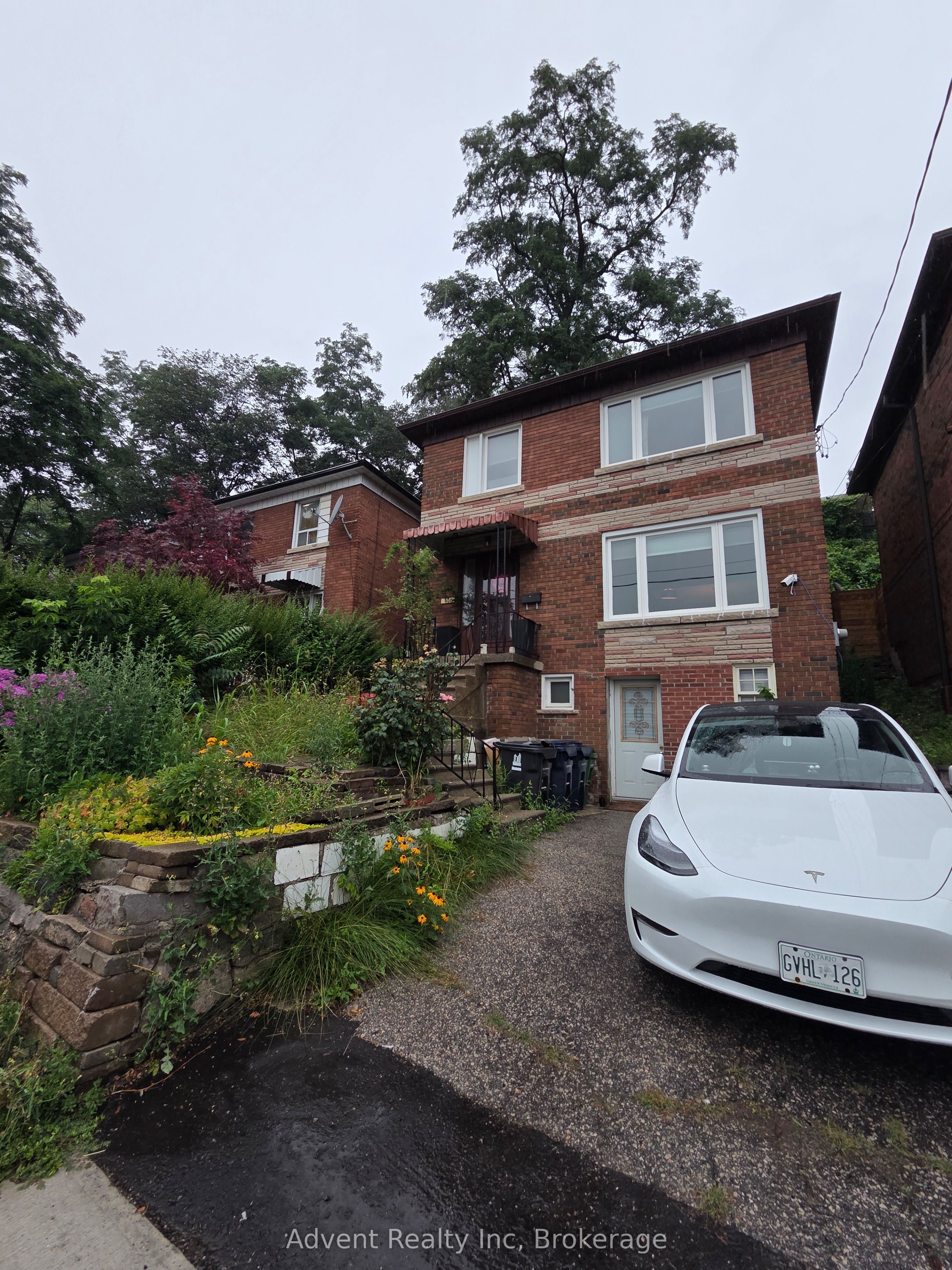 800 Davenport Road, Toronto, ON M6G 2B3