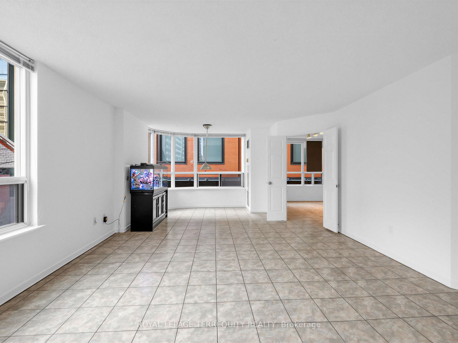 25 Maitland Street 210, Toronto, ON M4Y 2W1 photo 3