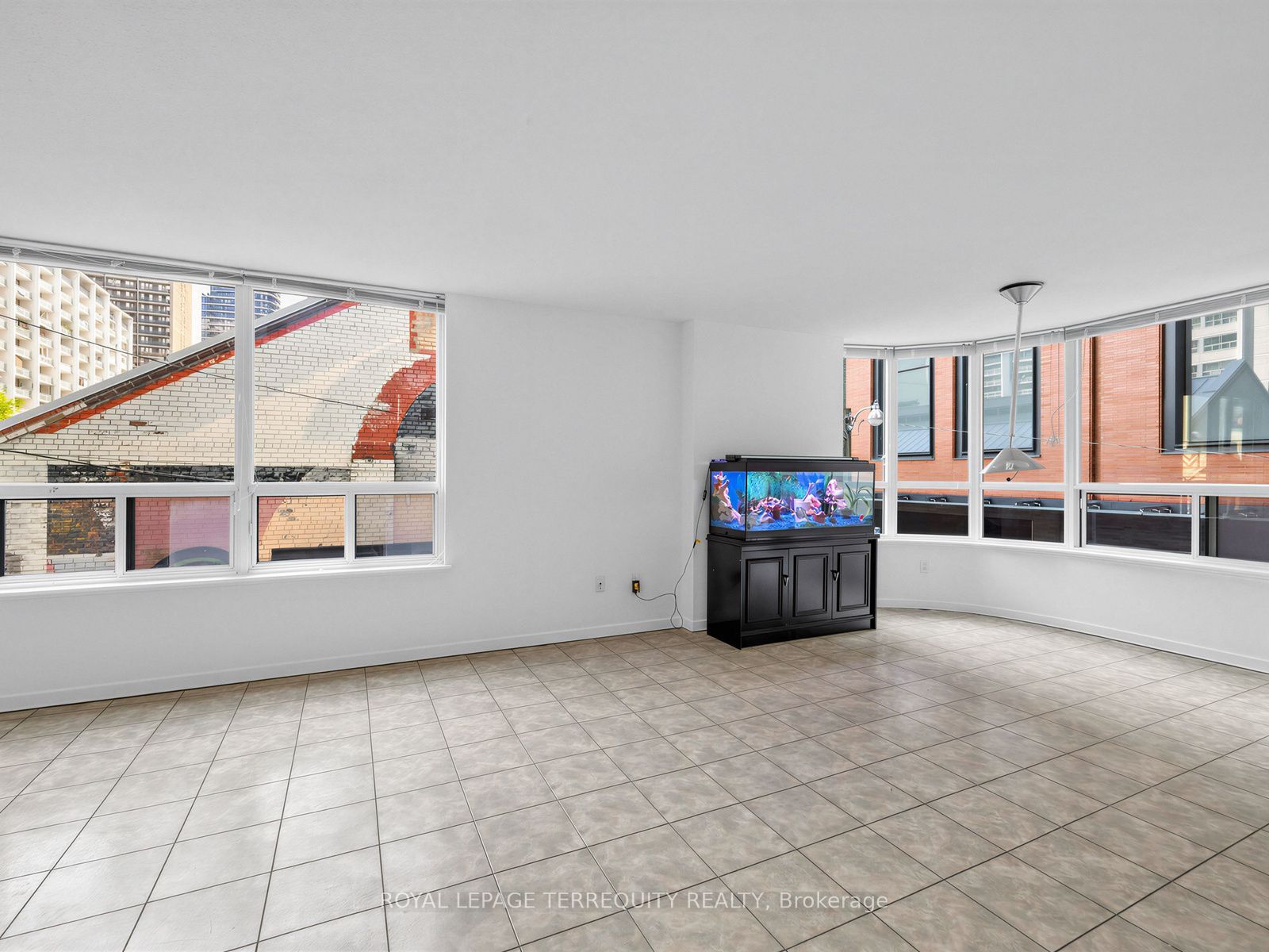 25 Maitland Street 210, Toronto, ON M4Y 2W1 photo 4