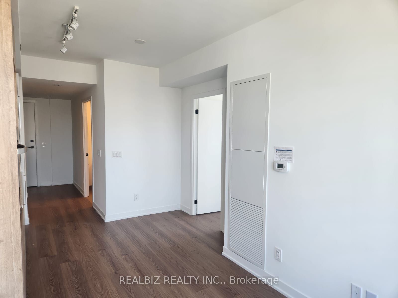 319 Jarvis Street 2906, Toronto, ON M5B 0C8 photo 2