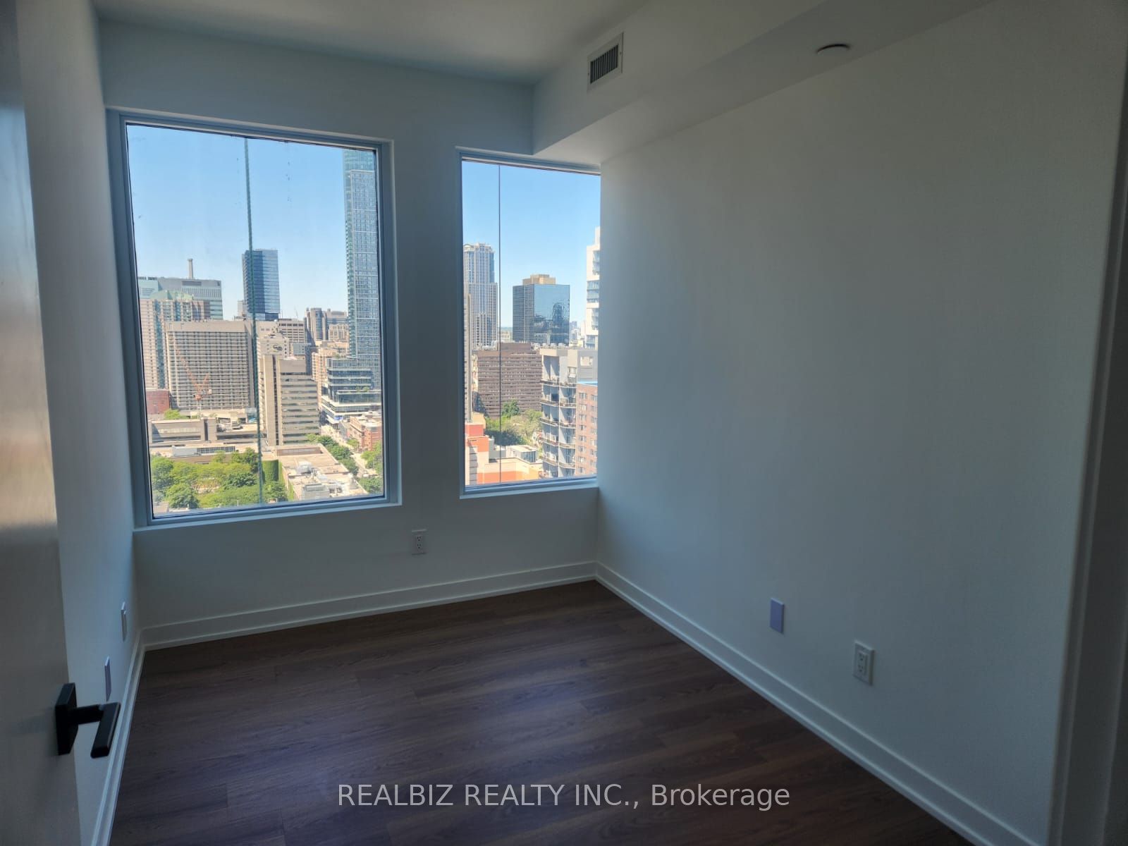 319 Jarvis Street 2906, Toronto, ON M5B 0C8 photo 3