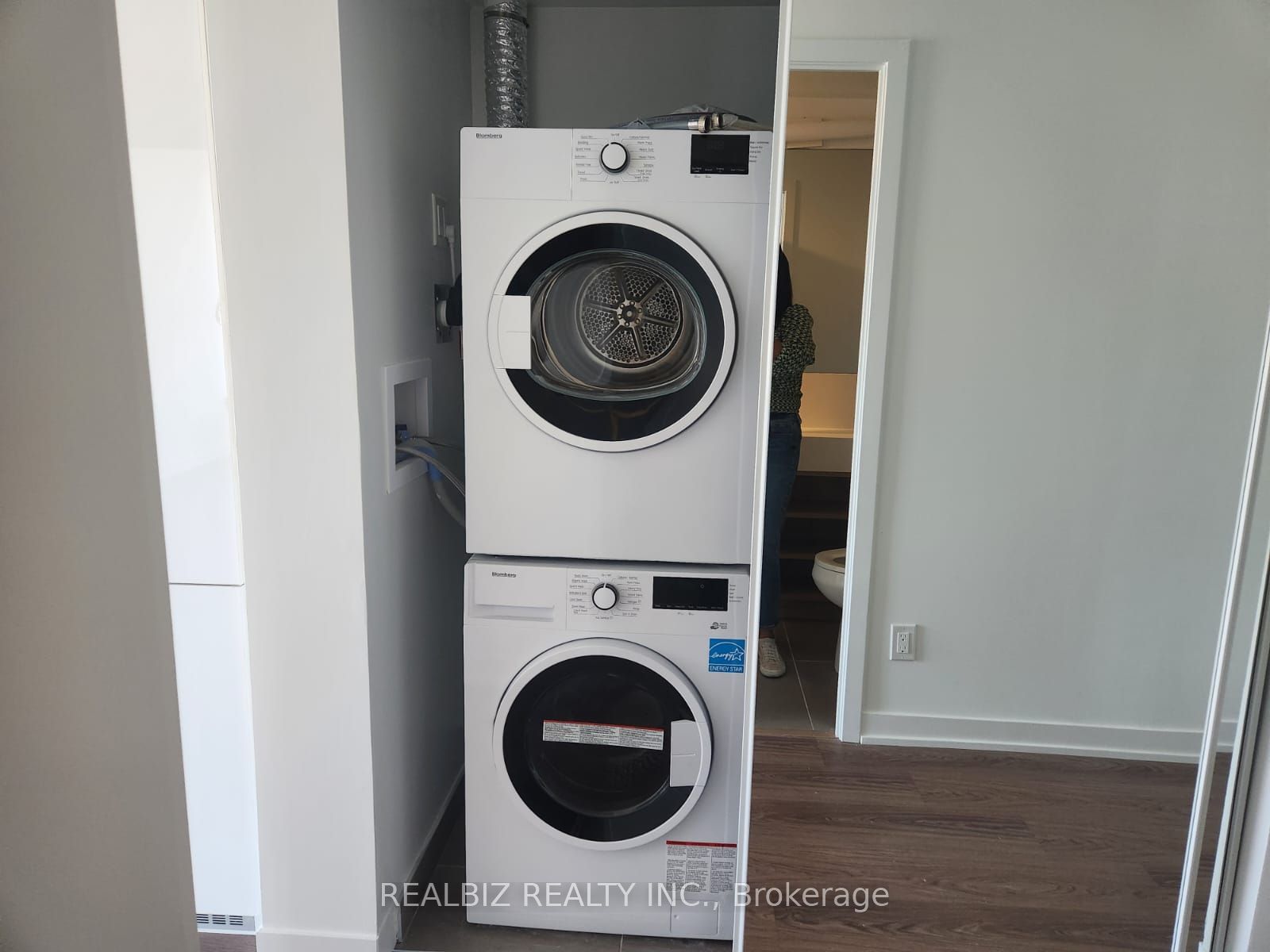 319 Jarvis Street 2906, Toronto, ON M5B 0C8 photo 5