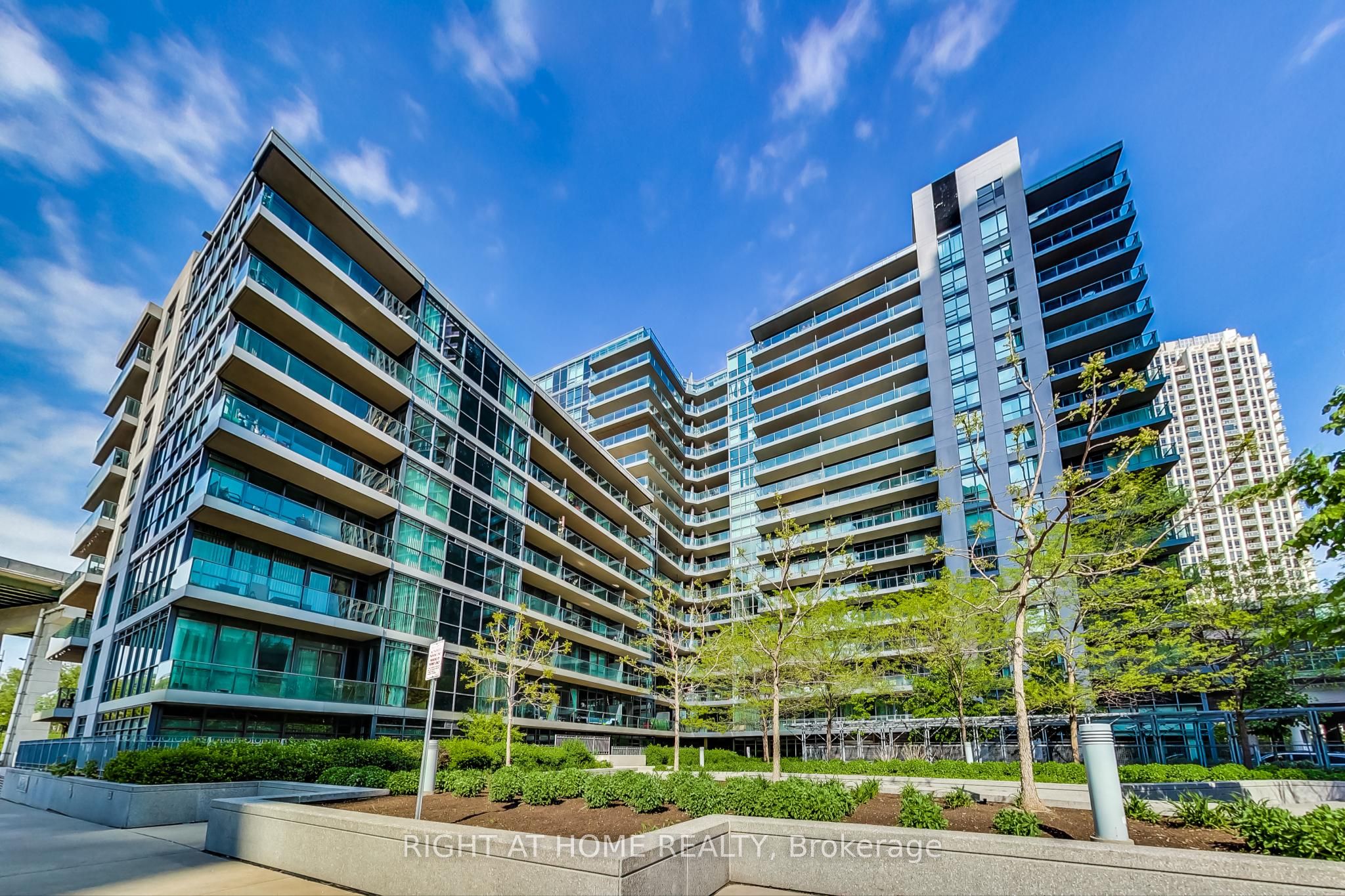 209 Fort York Boulevard S 656, Toronto, ON M5V 4A1