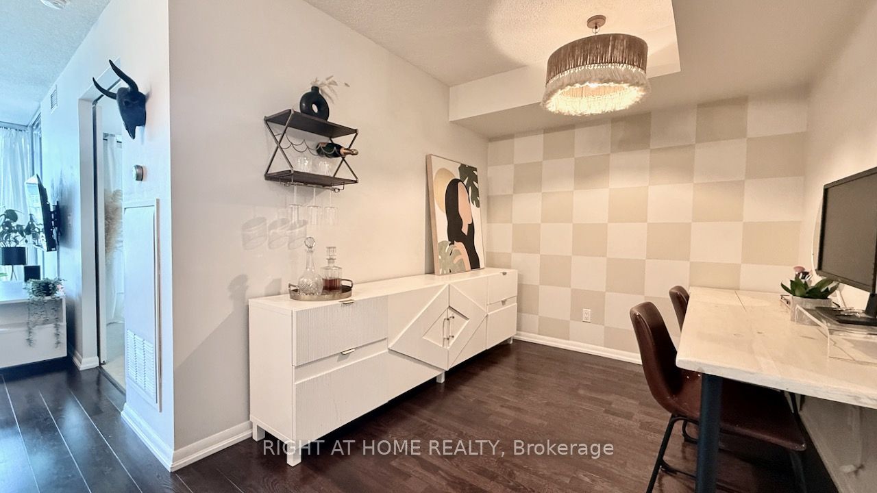209 Fort York Boulevard S 656, Toronto, ON M5V 4A1 photo 4