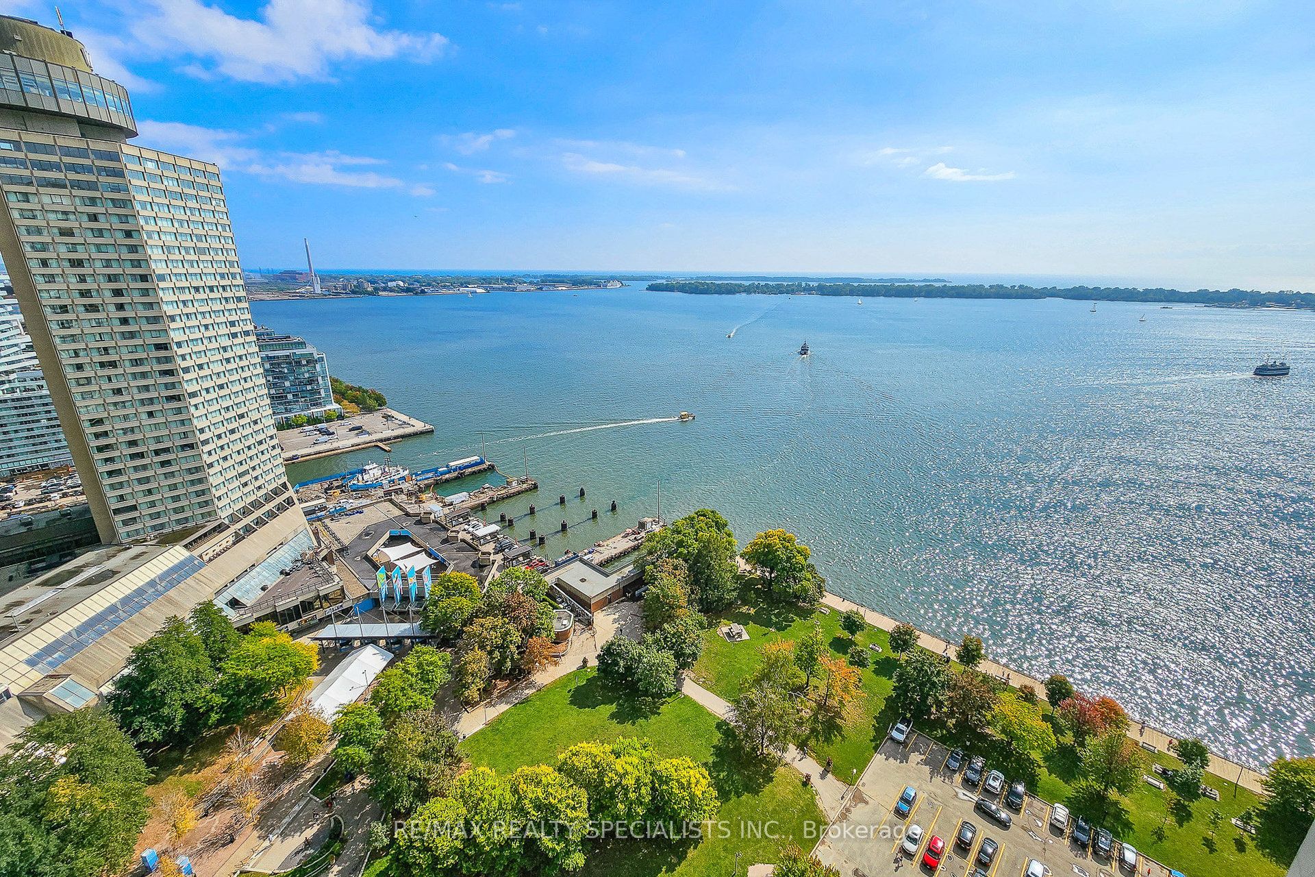 33 Harbour Square 1207, Toronto, ON M5J 2G2
