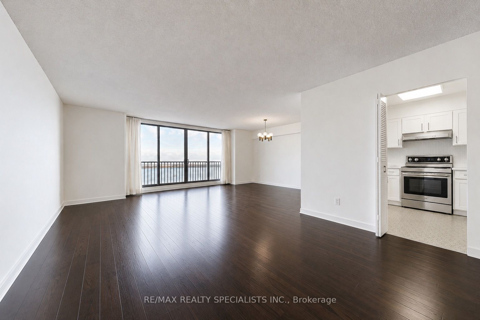 33 Harbour Square 1207, Toronto, ON M5J 2G2 photo 2