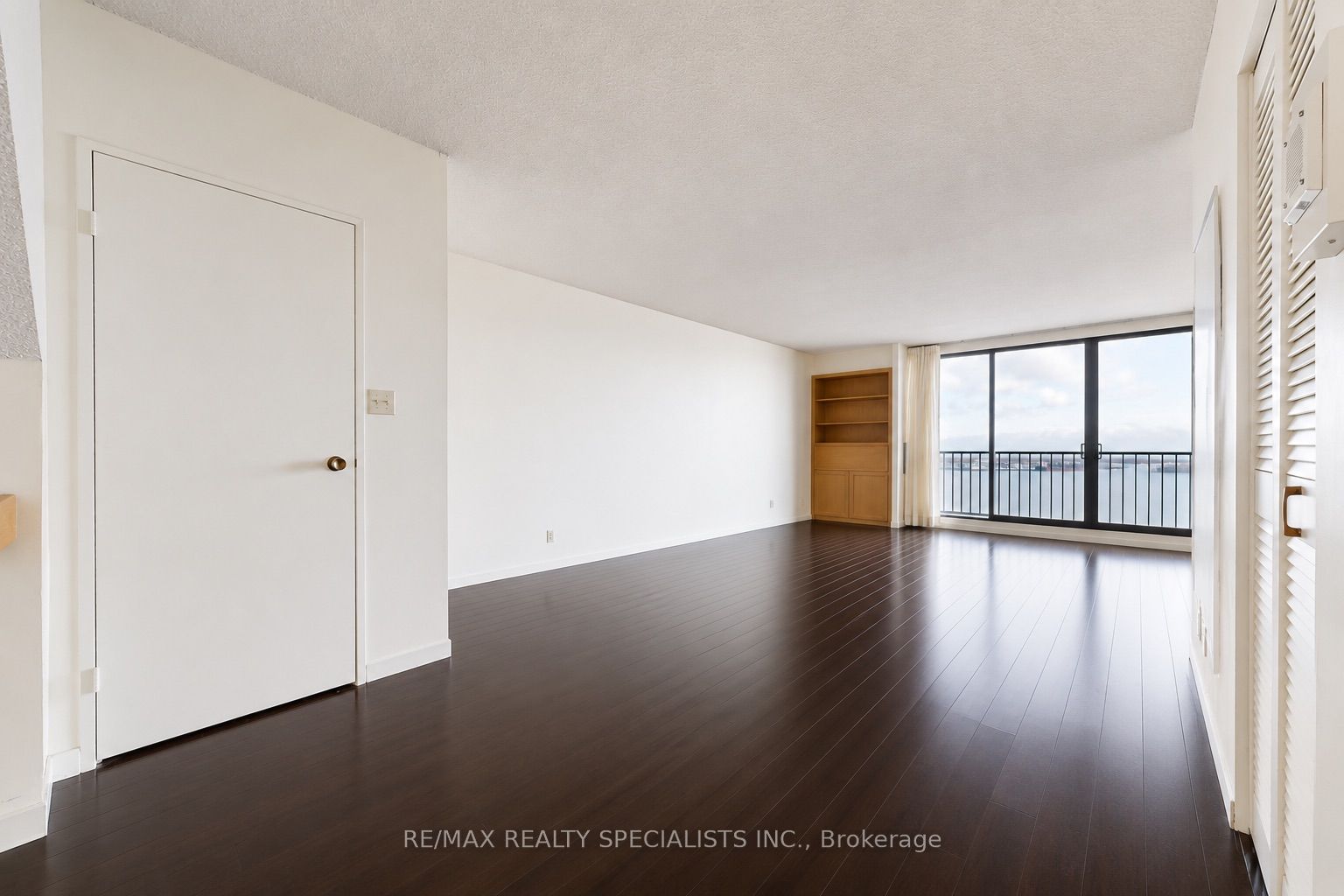 33 Harbour Square 1207, Toronto, ON M5J 2G2 photo 3