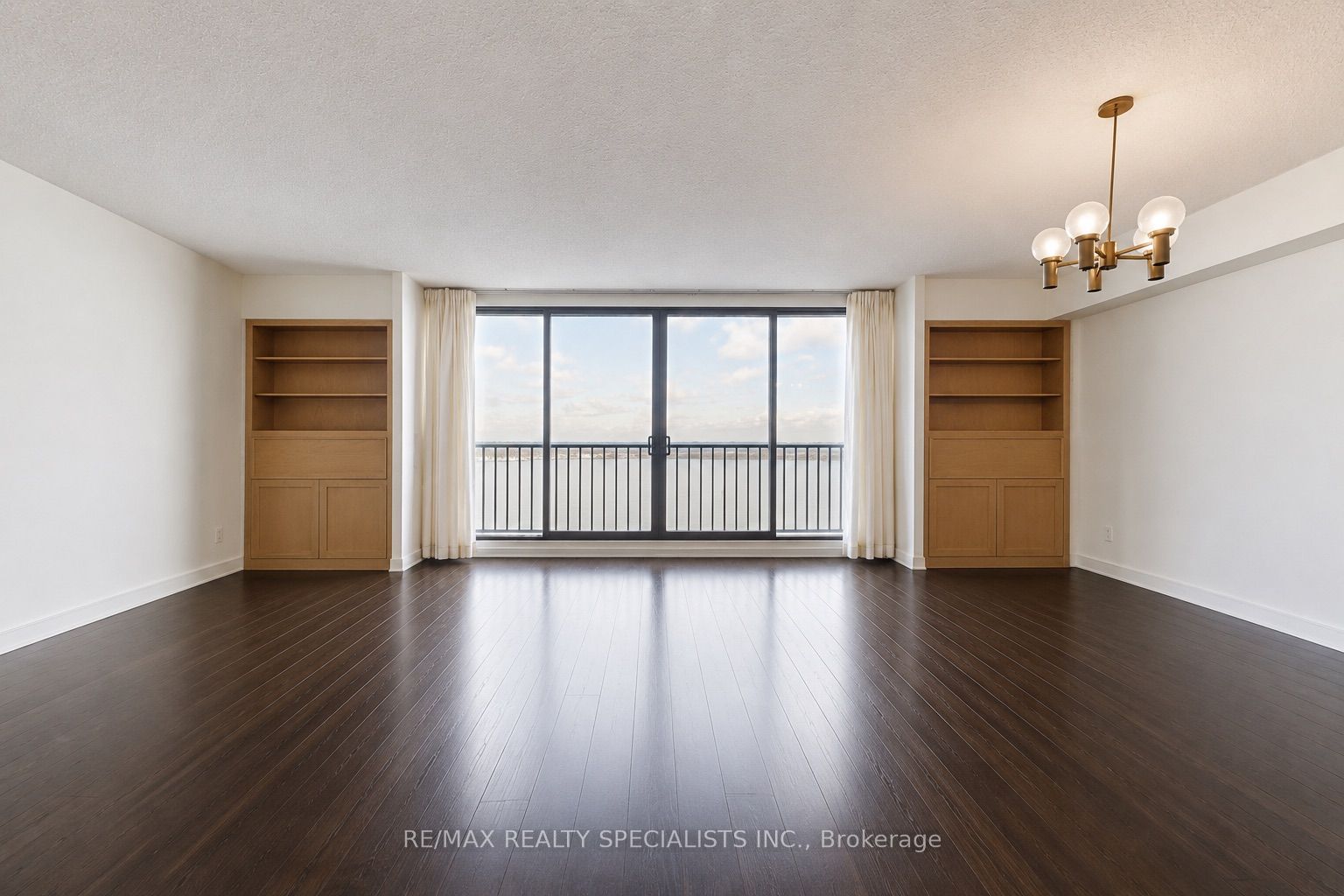 33 Harbour Square 1207, Toronto, ON M5J 2G2 photo 4