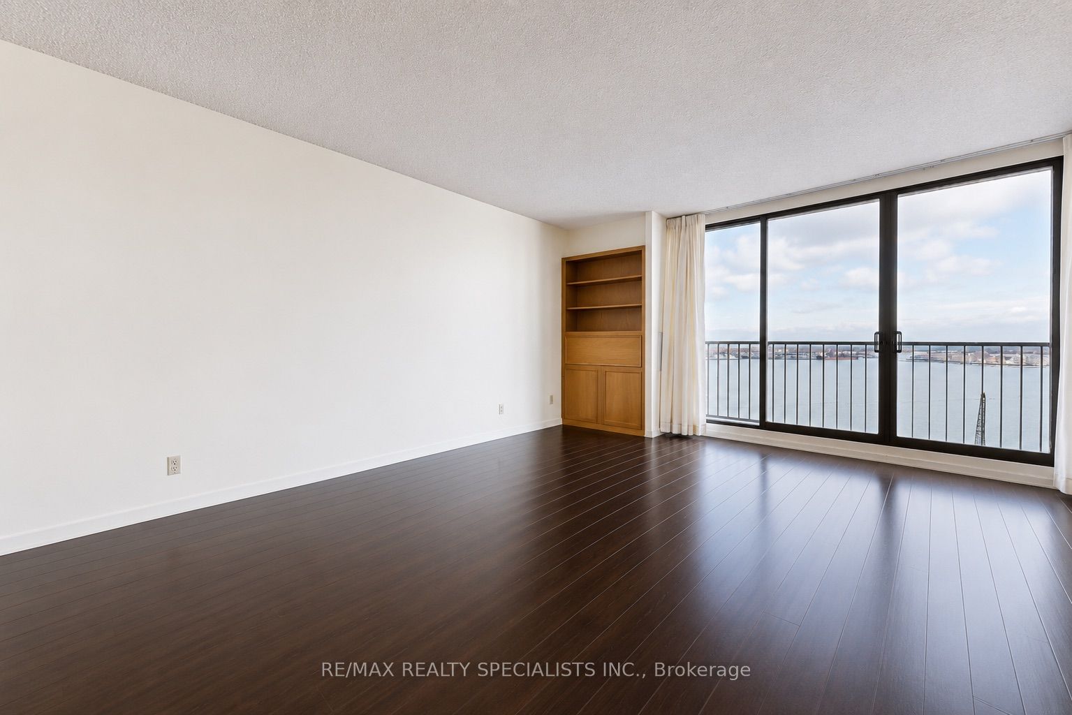 33 Harbour Square 1207, Toronto, ON M5J 2G2 photo 5