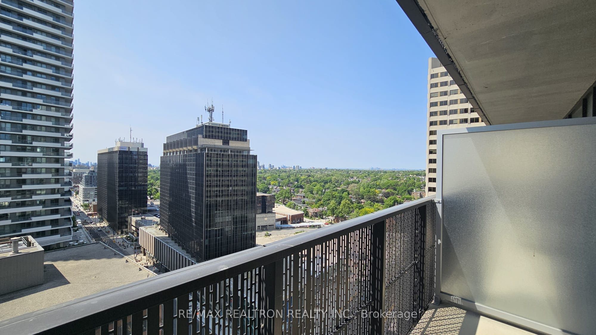 8 Eglinton Avenue 1201, Toronto, ON M4P 0C1
