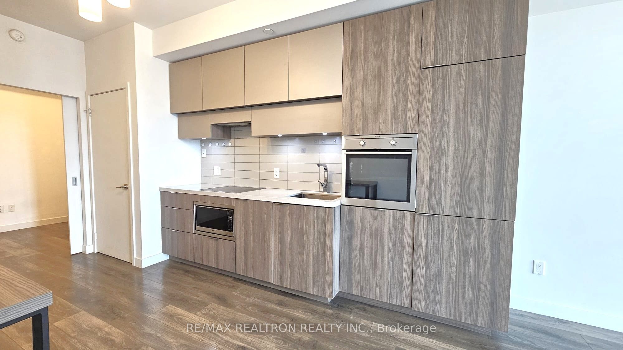 8 Eglinton Avenue 1201, Toronto, ON M4P 0C1 photo 2