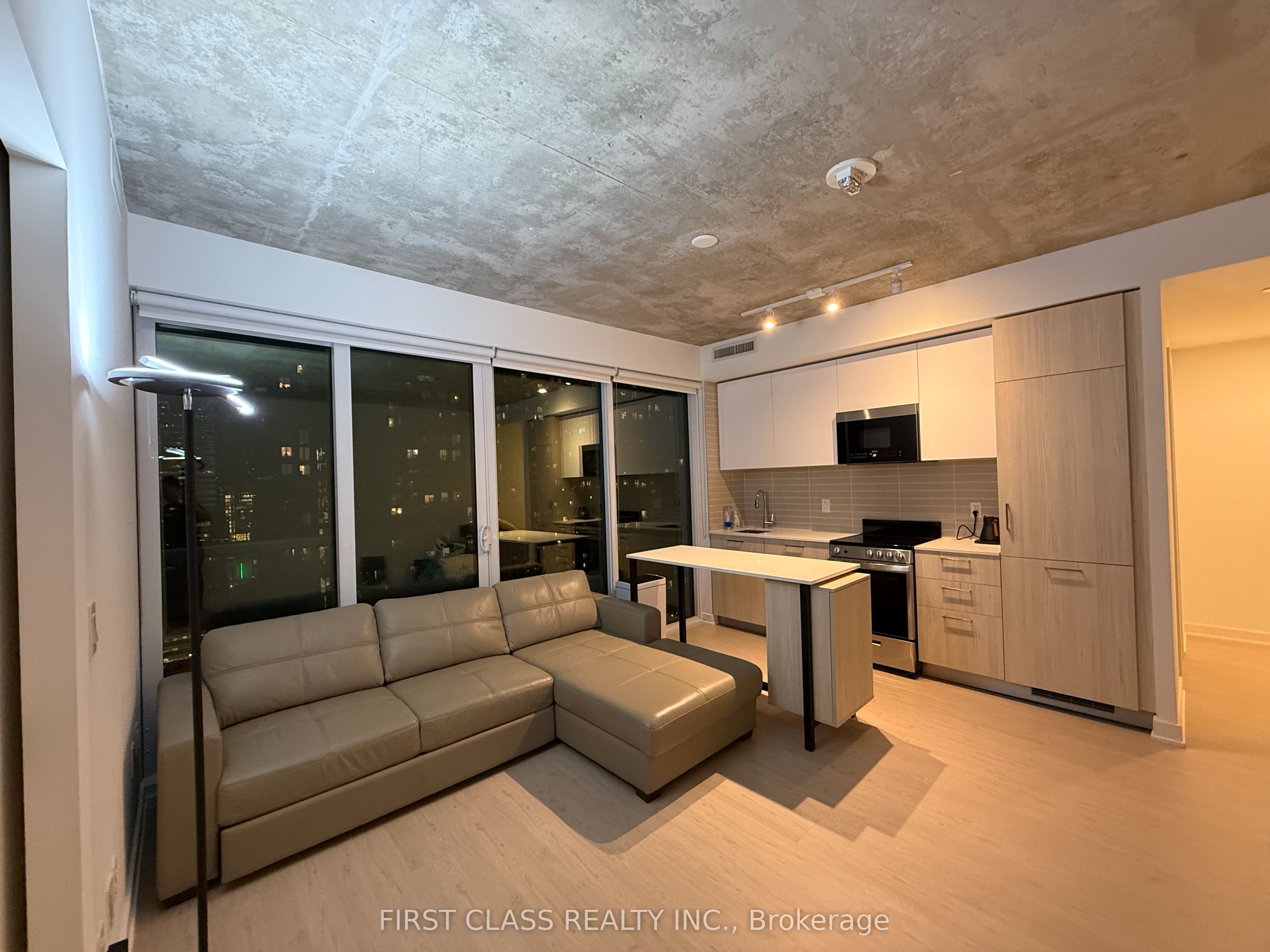 65 Mutual Street 2804, Toronto, ON M5B 2A9 photo 2