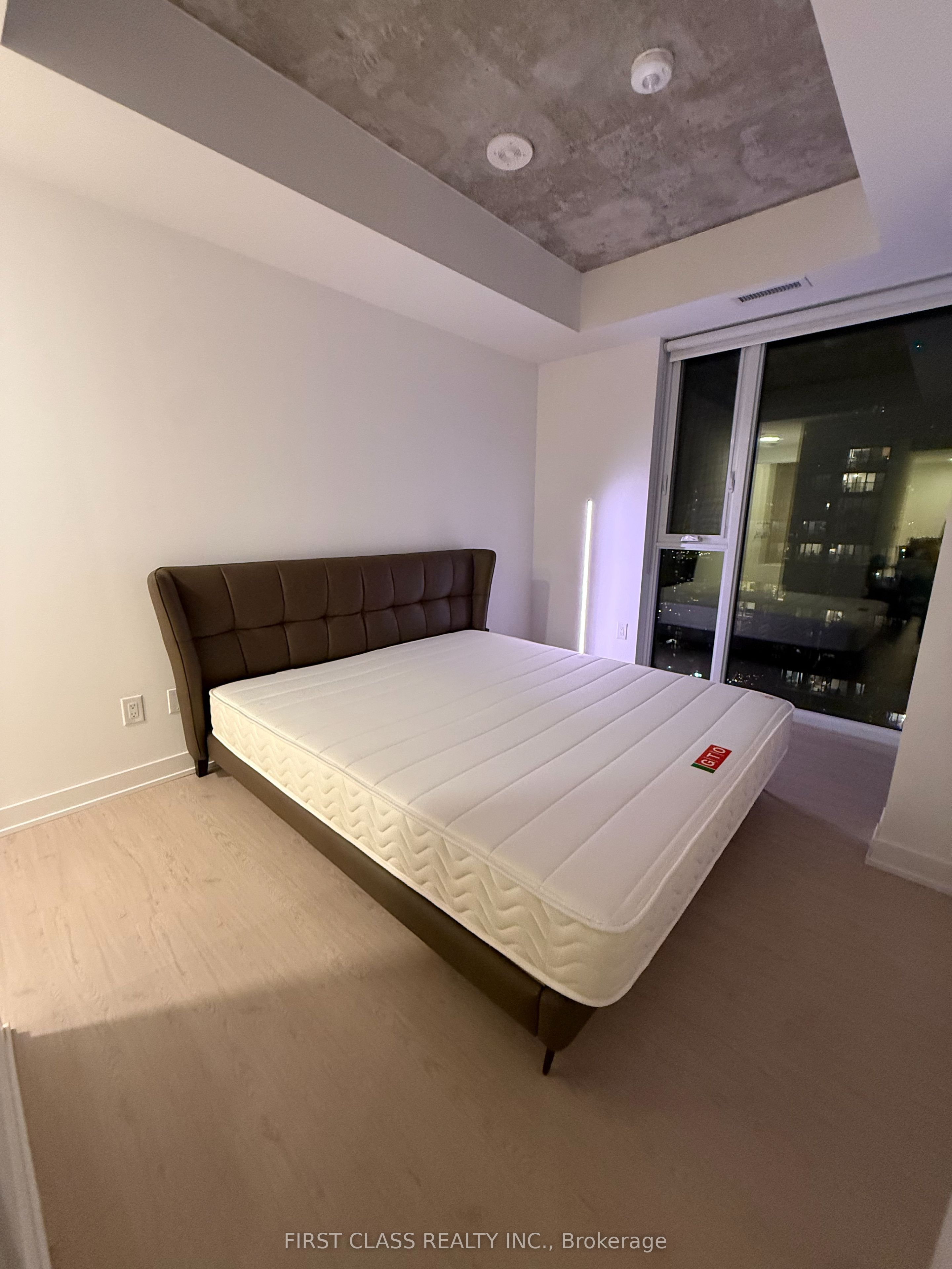 65 Mutual Street 2804, Toronto, ON M5B 2A9 photo 4