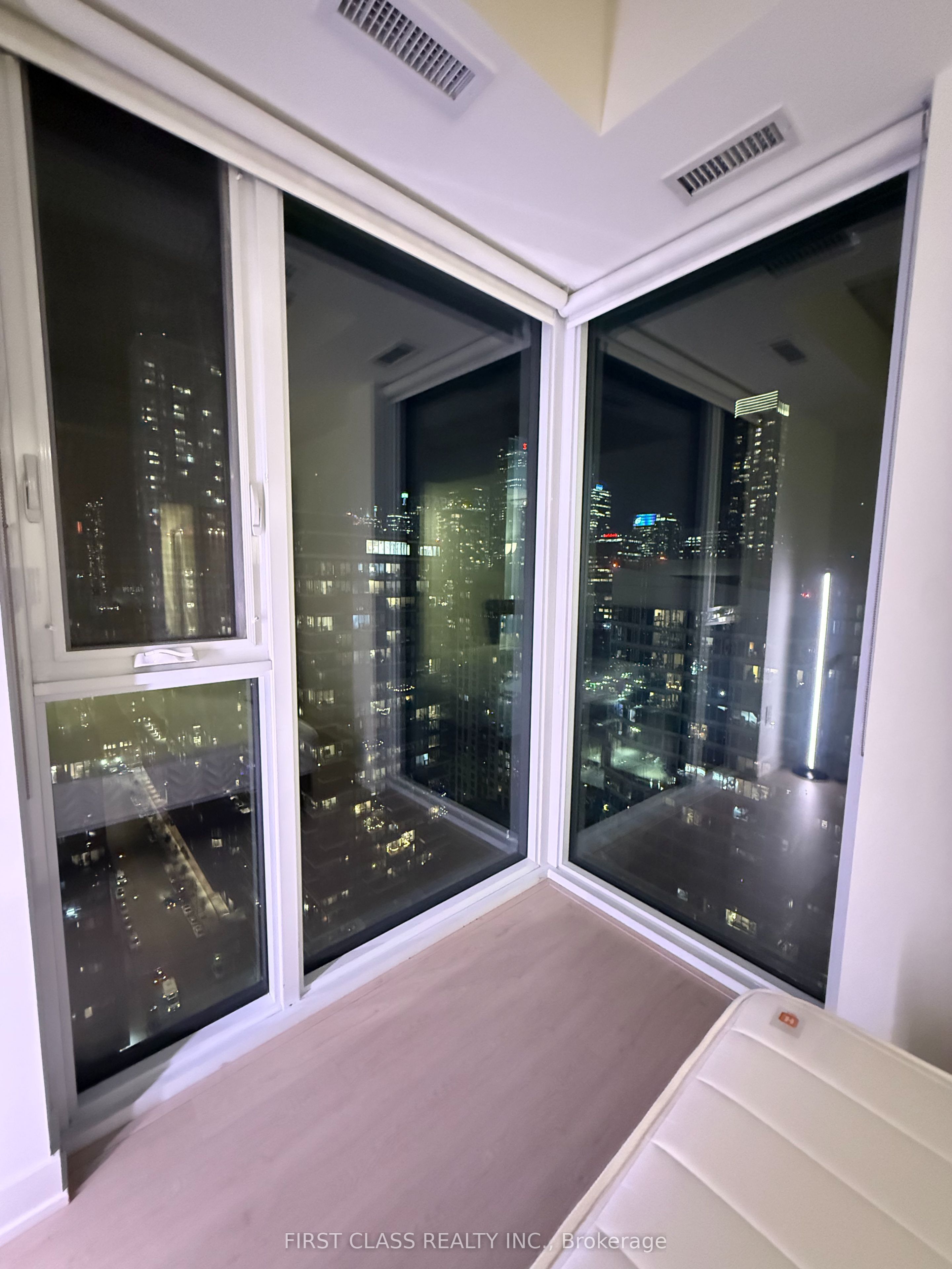 65 Mutual Street 2804, Toronto, ON M5B 2A9 photo 5