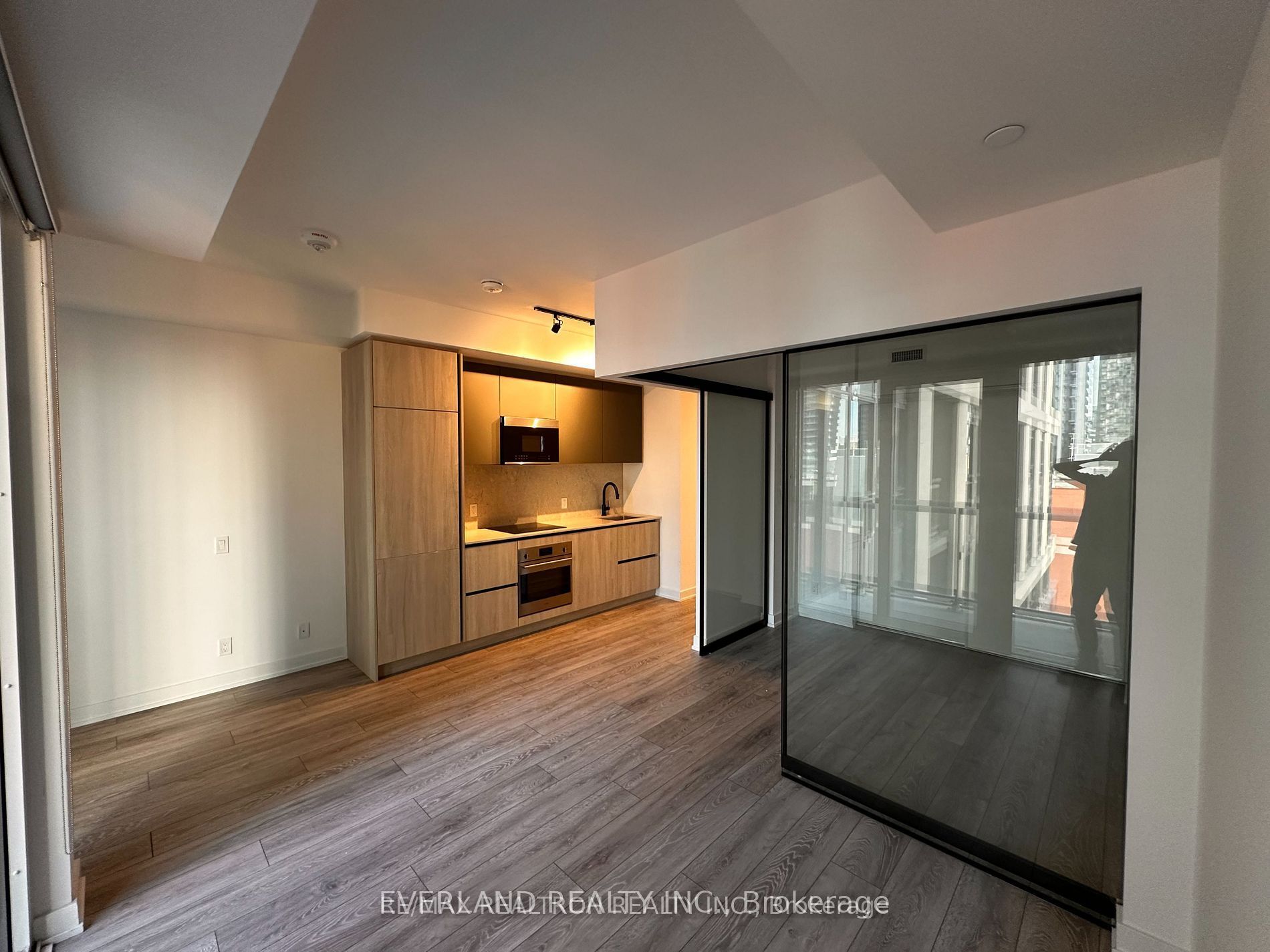 108 peter Street 1710, Toronto, ON M5V 2G7