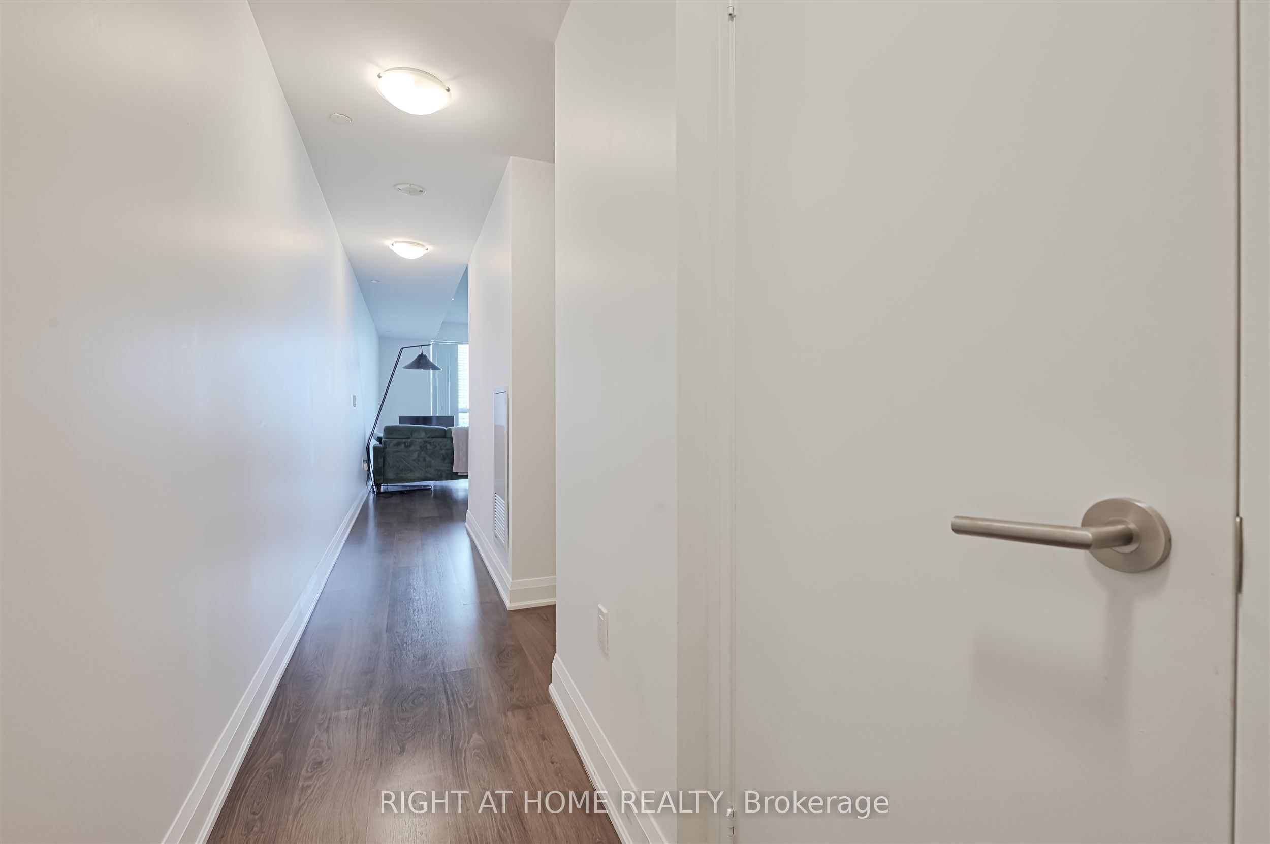 160 Vanderhoof Avenue 1018, Toronto, ON M4G 0B7 photo 3