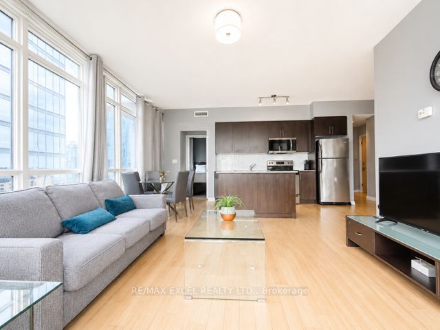 65 Bremner Boulevard 2805, Toronto, ON M5J 0A7 photo 2