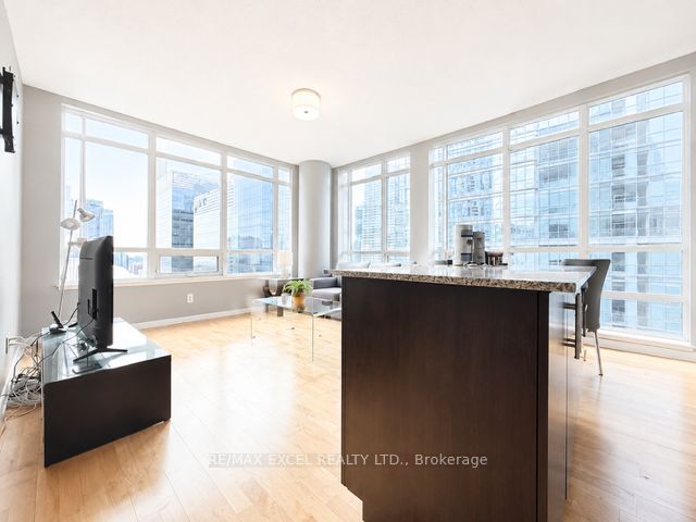 65 Bremner Boulevard 2805, Toronto, ON M5J 0A7 photo 4