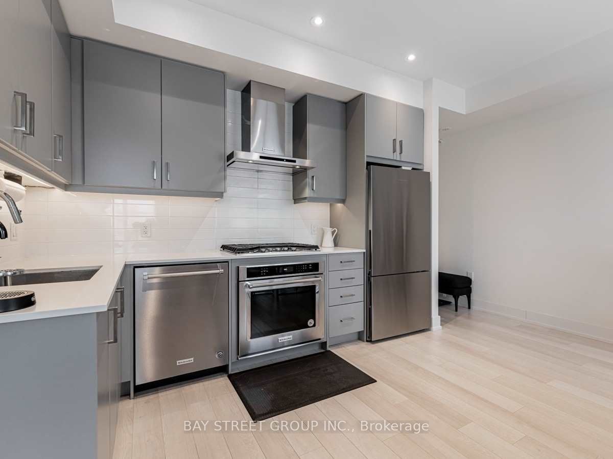 52 Holmes Avenue 10, Toronto, ON M2N 0J9