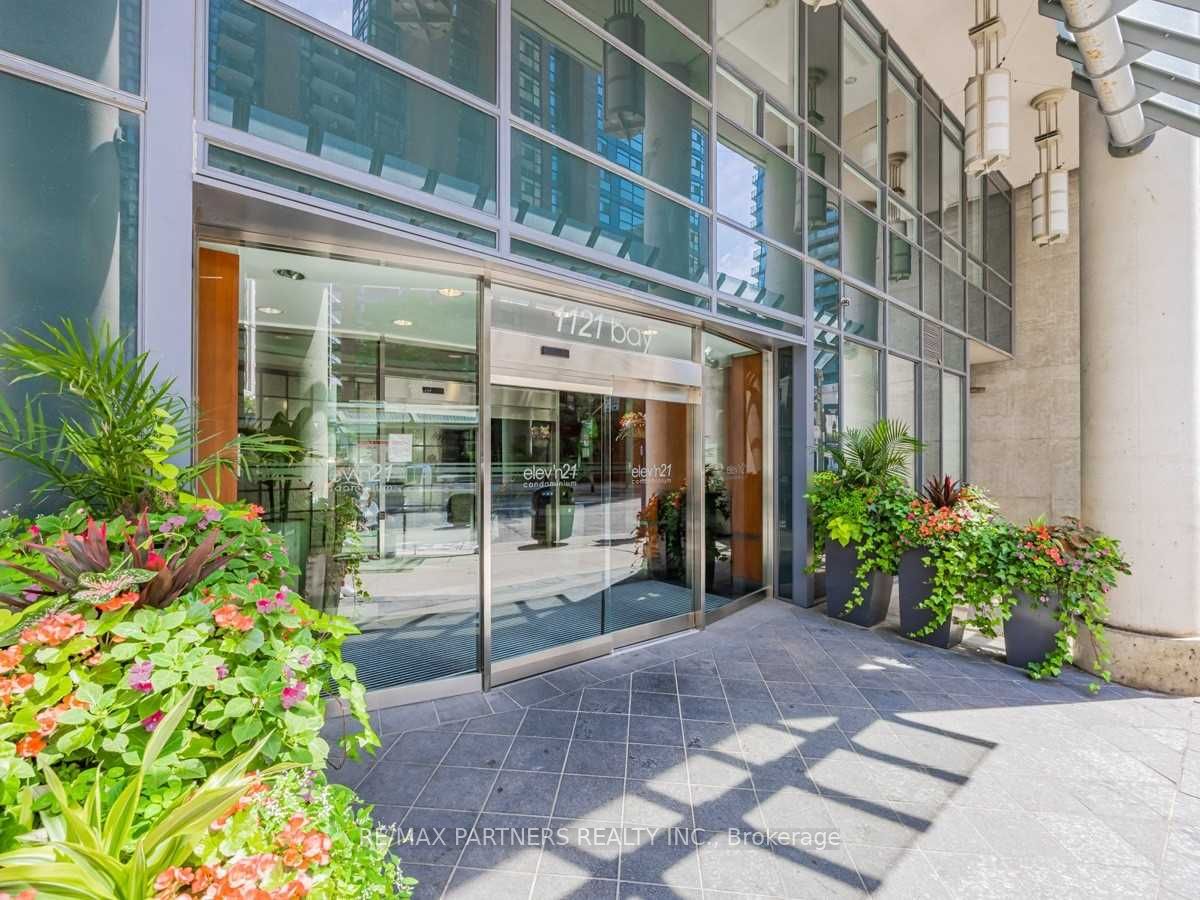 1121 Bay Street 908, Toronto, ON M5S 3L9 photo 2