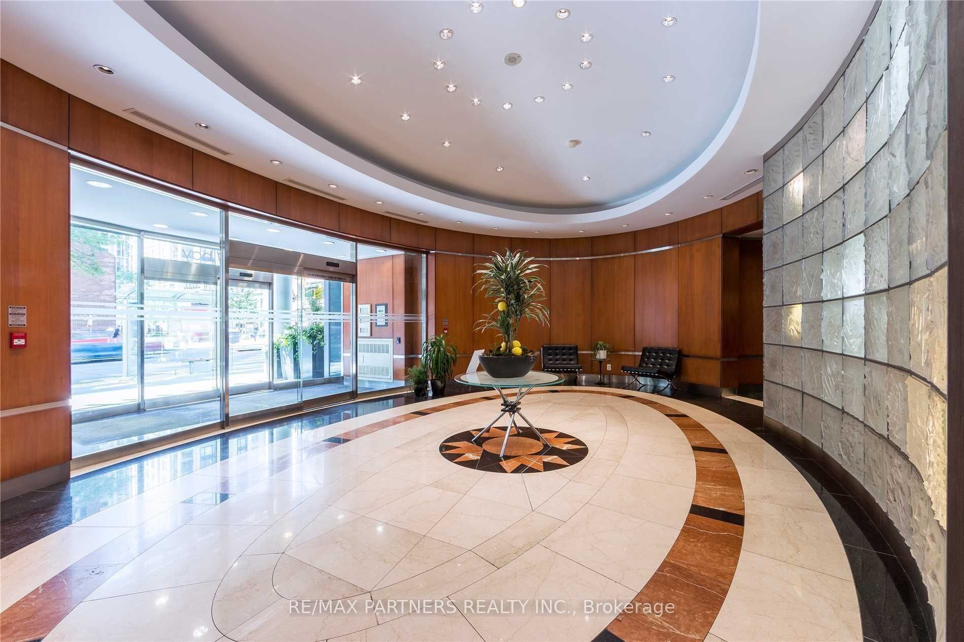 1121 Bay Street 908, Toronto, ON M5S 3L9 photo 3