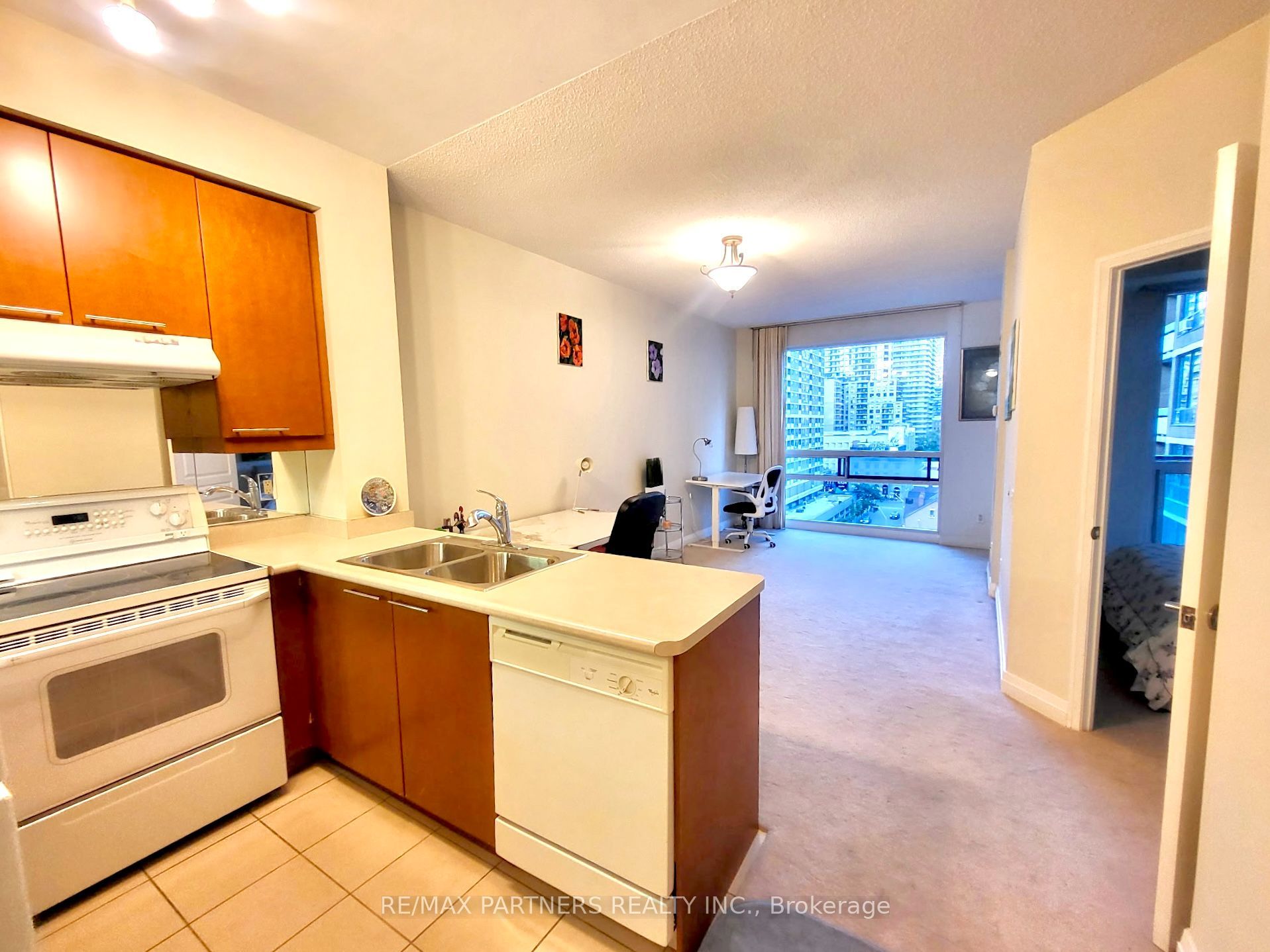 1121 Bay Street 908, Toronto, ON M5S 3L9 photo 4