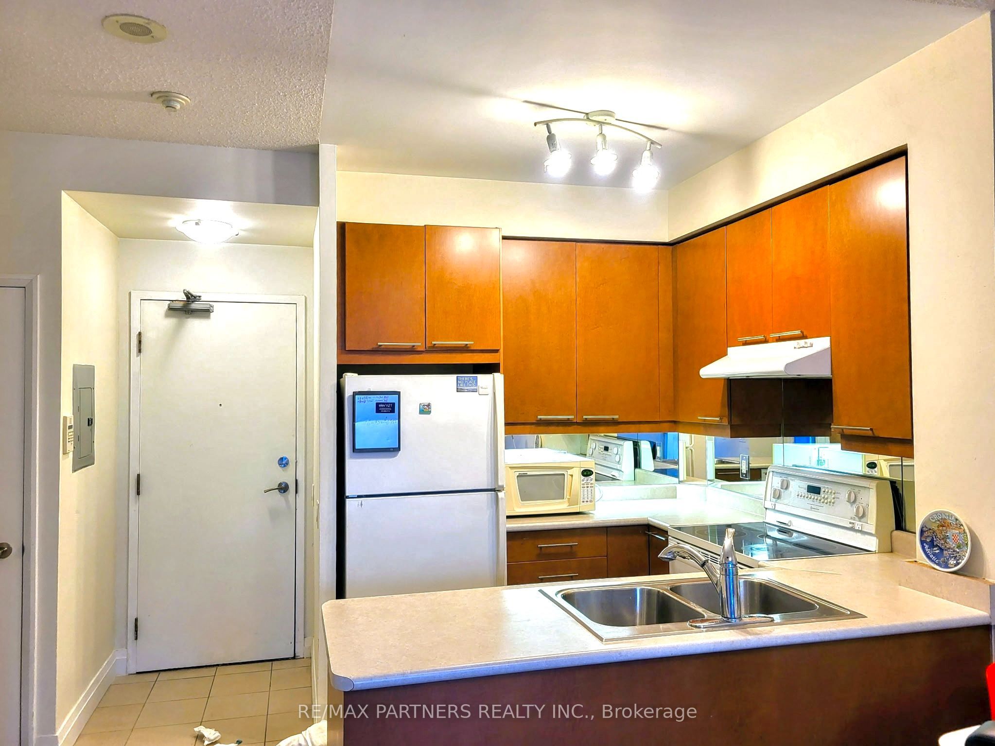 1121 Bay Street 908, Toronto, ON M5S 3L9 photo 5