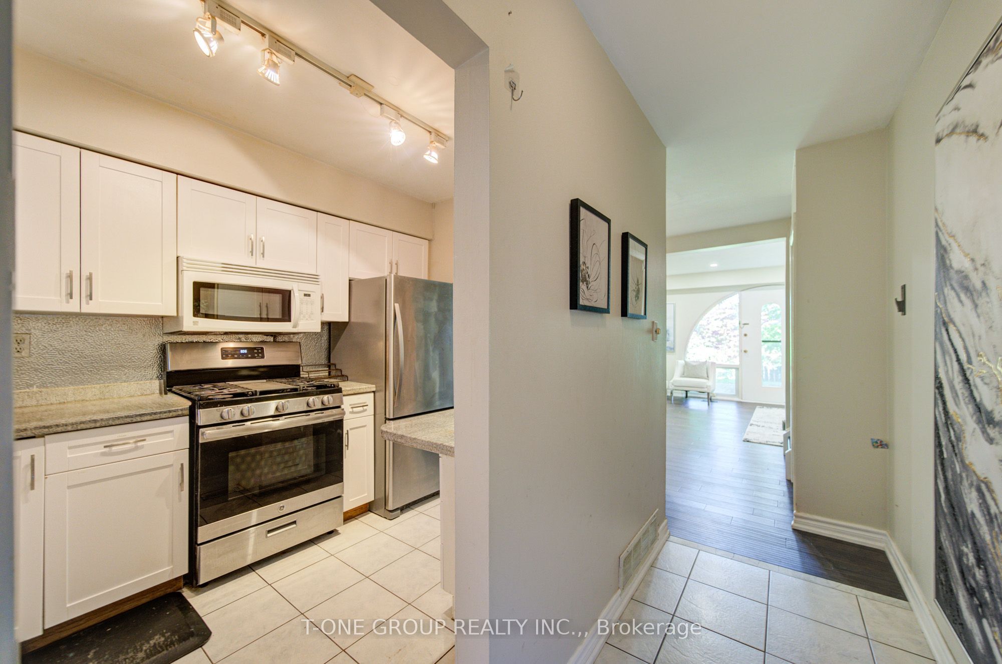 6 Esterbrooke Avenue 94, Toronto, ON M2J 2C2 photo 3