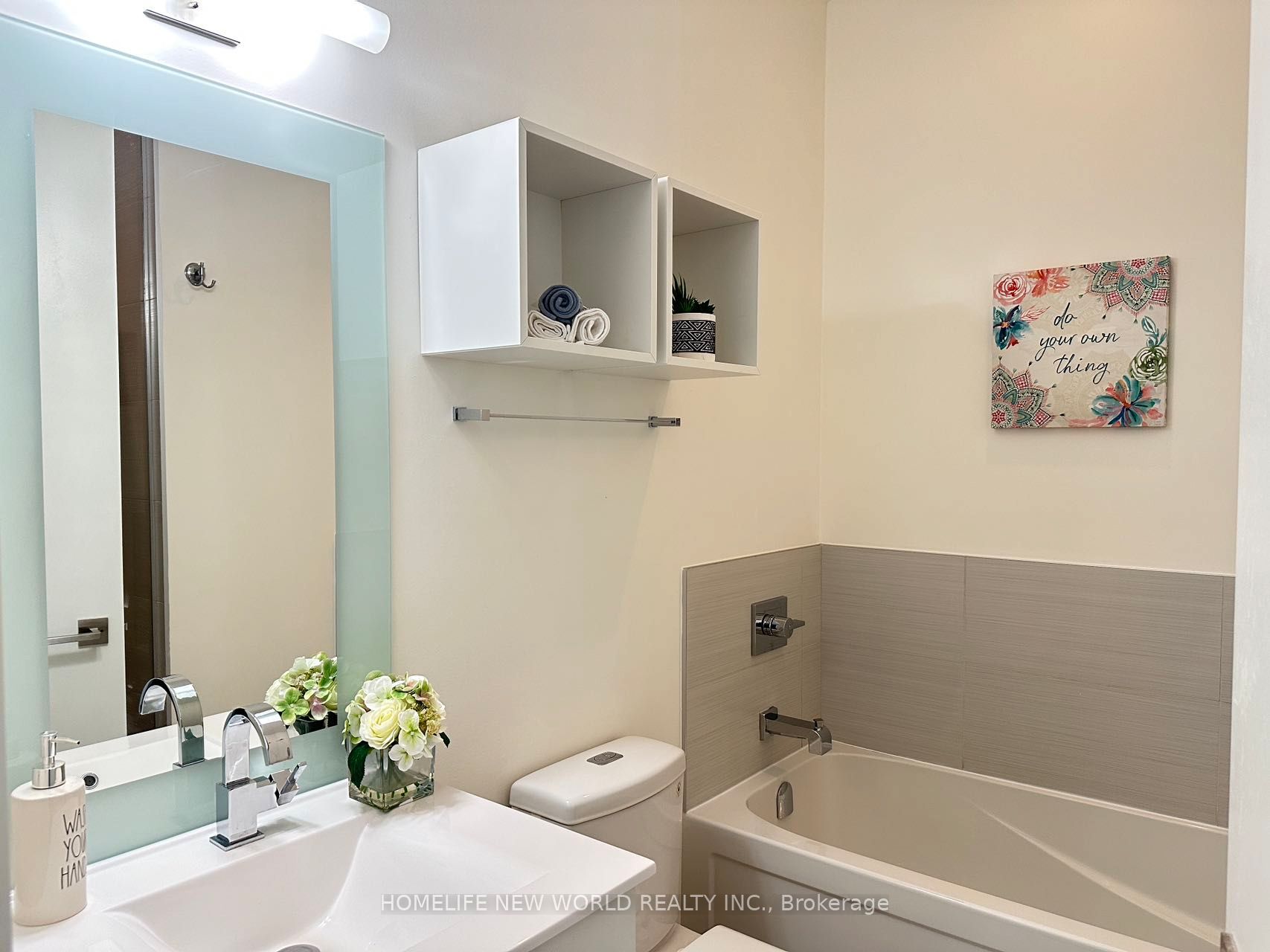 111 St Clair Avenue W 1421, Toronto, ON M4V 1N5 photo 5