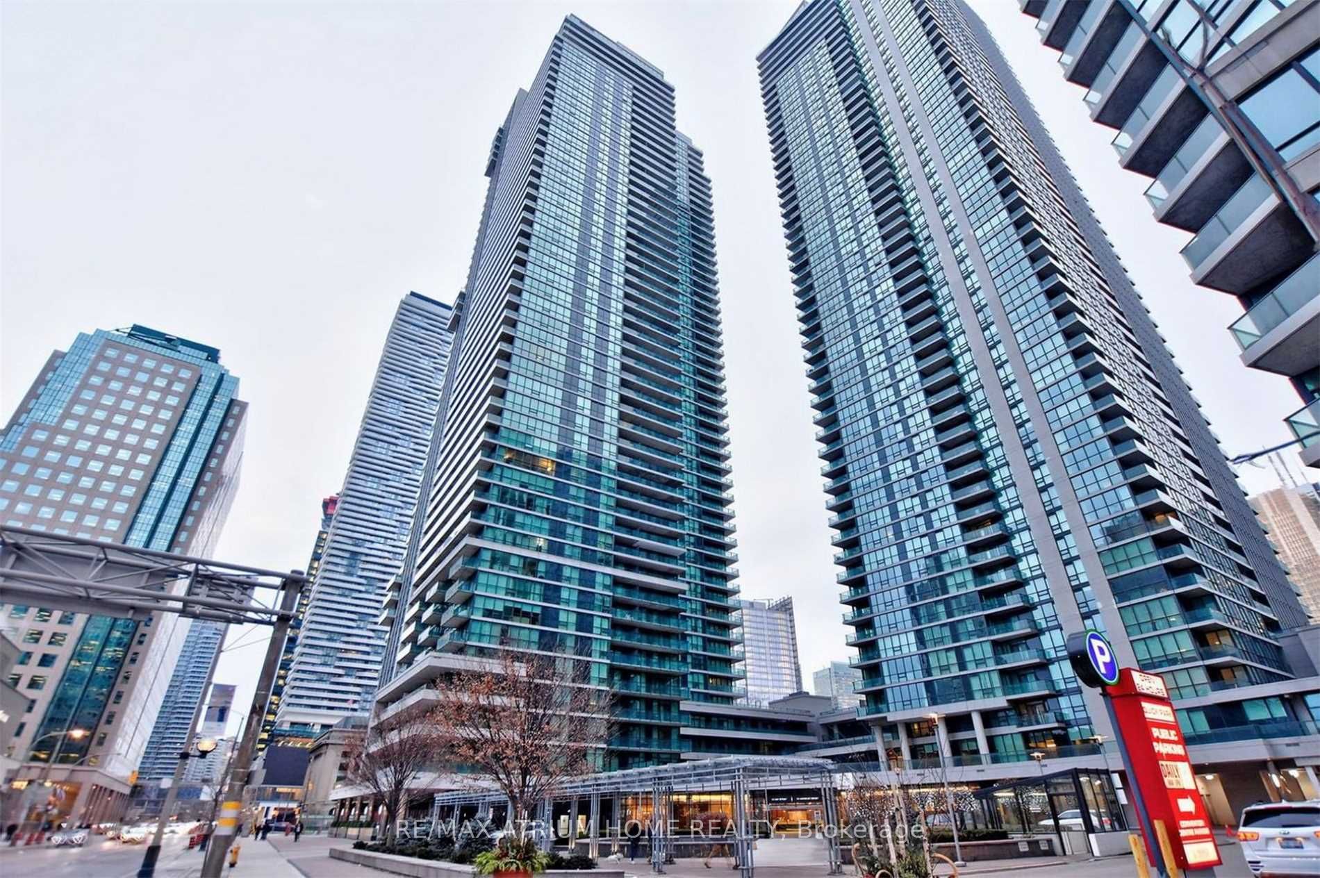 33 Bay Street 4905, Toronto, ON M5J 2Z3 photo 2