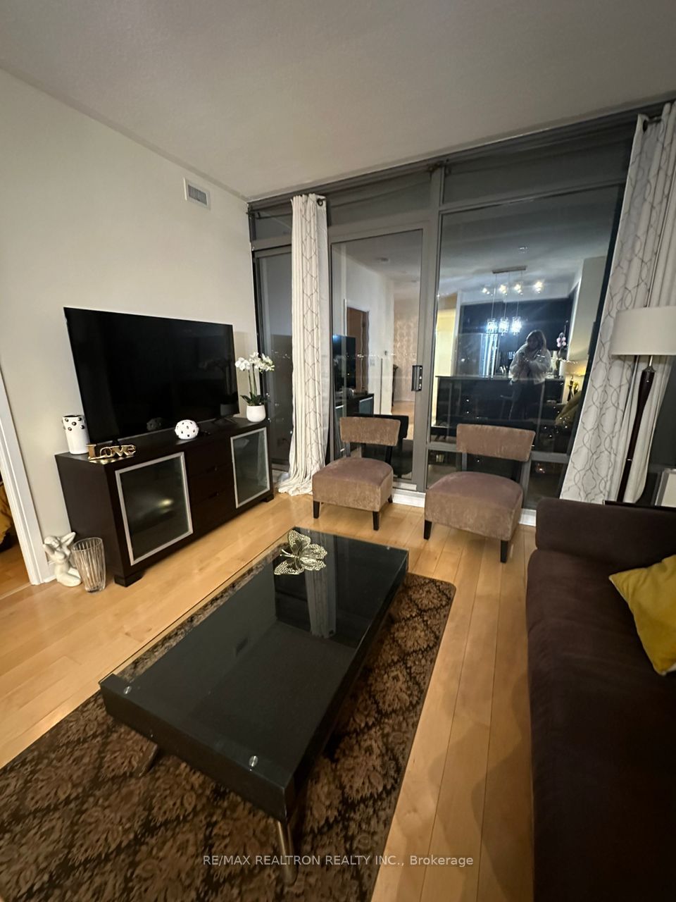 18 Yorkville Avenue 1601, Toronto, ON M4W 3Y8 photo 2