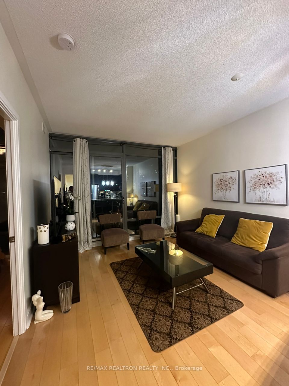 18 Yorkville Avenue 1601, Toronto, ON M4W 3Y8 photo 3