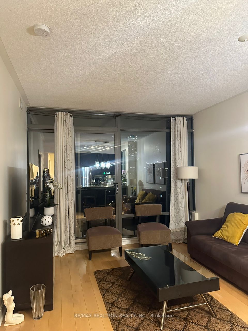 18 Yorkville Avenue 1601, Toronto, ON M4W 3Y8 photo 4
