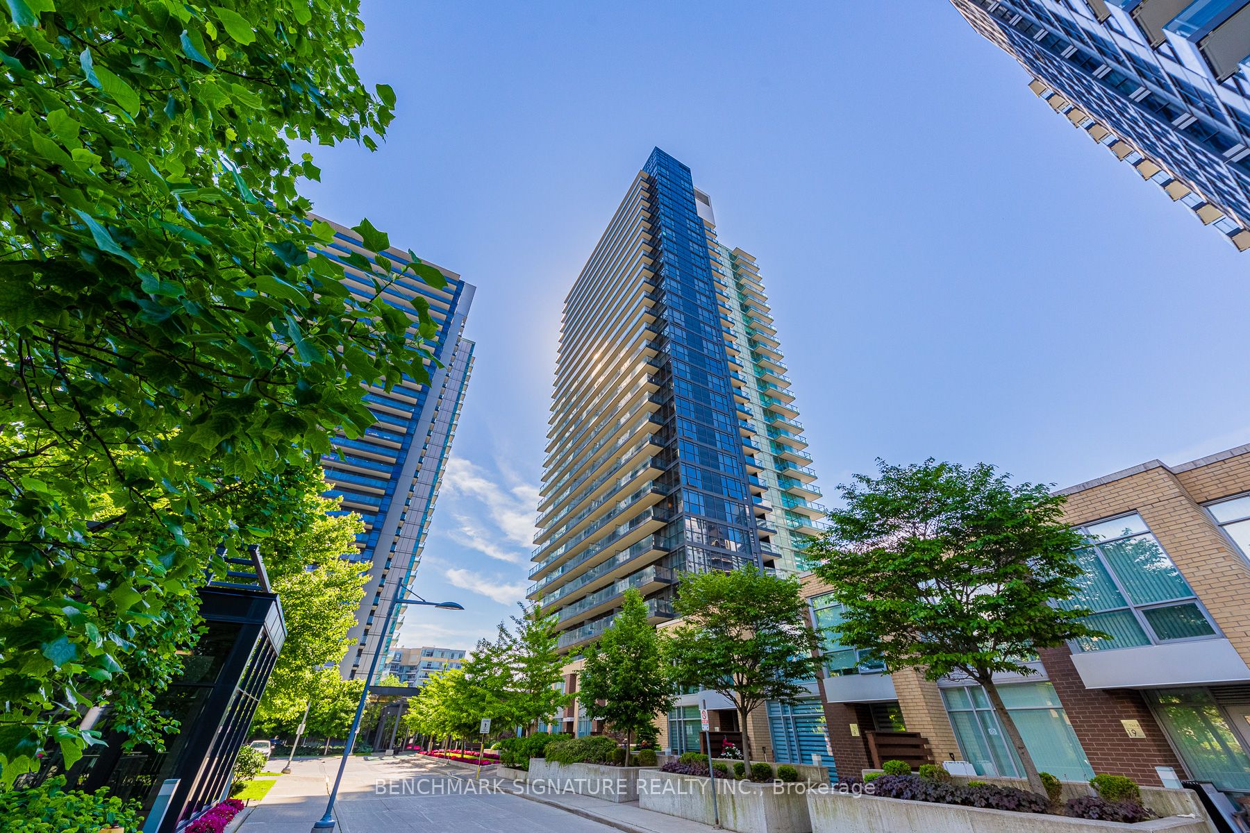 29 Singer Court 306, Toronto, ON M2K 0B3