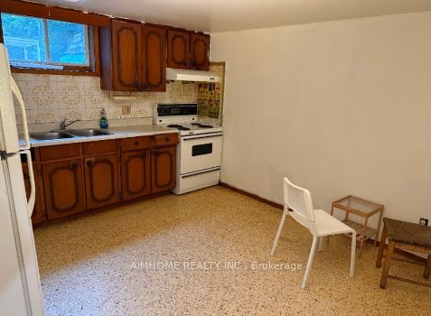 256 Patricia Avenue Lower, Toronto, ON M2M 1J8
