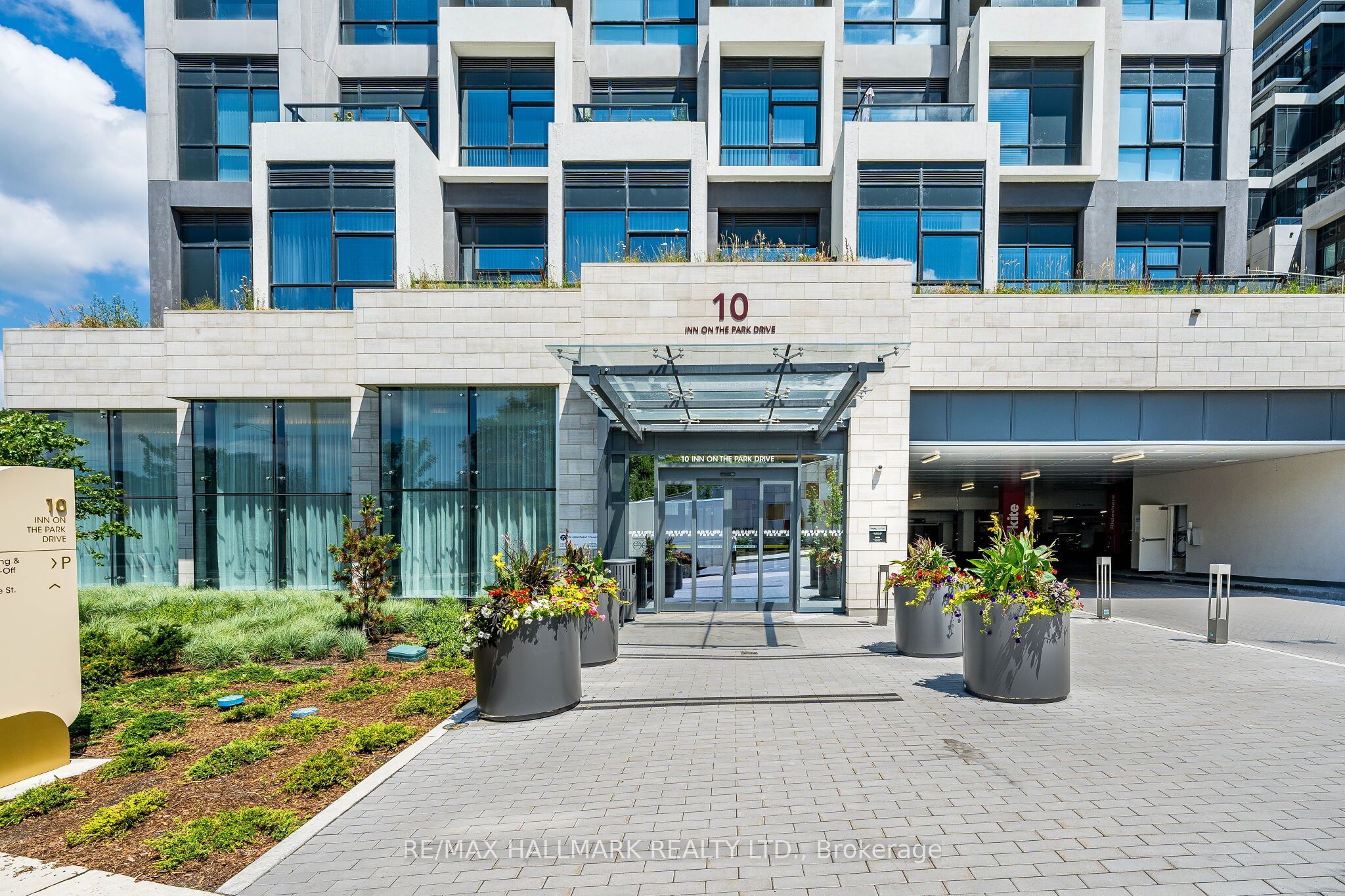 10 Inn on the Park Drive 3109, Toronto, ON M3C 0P9