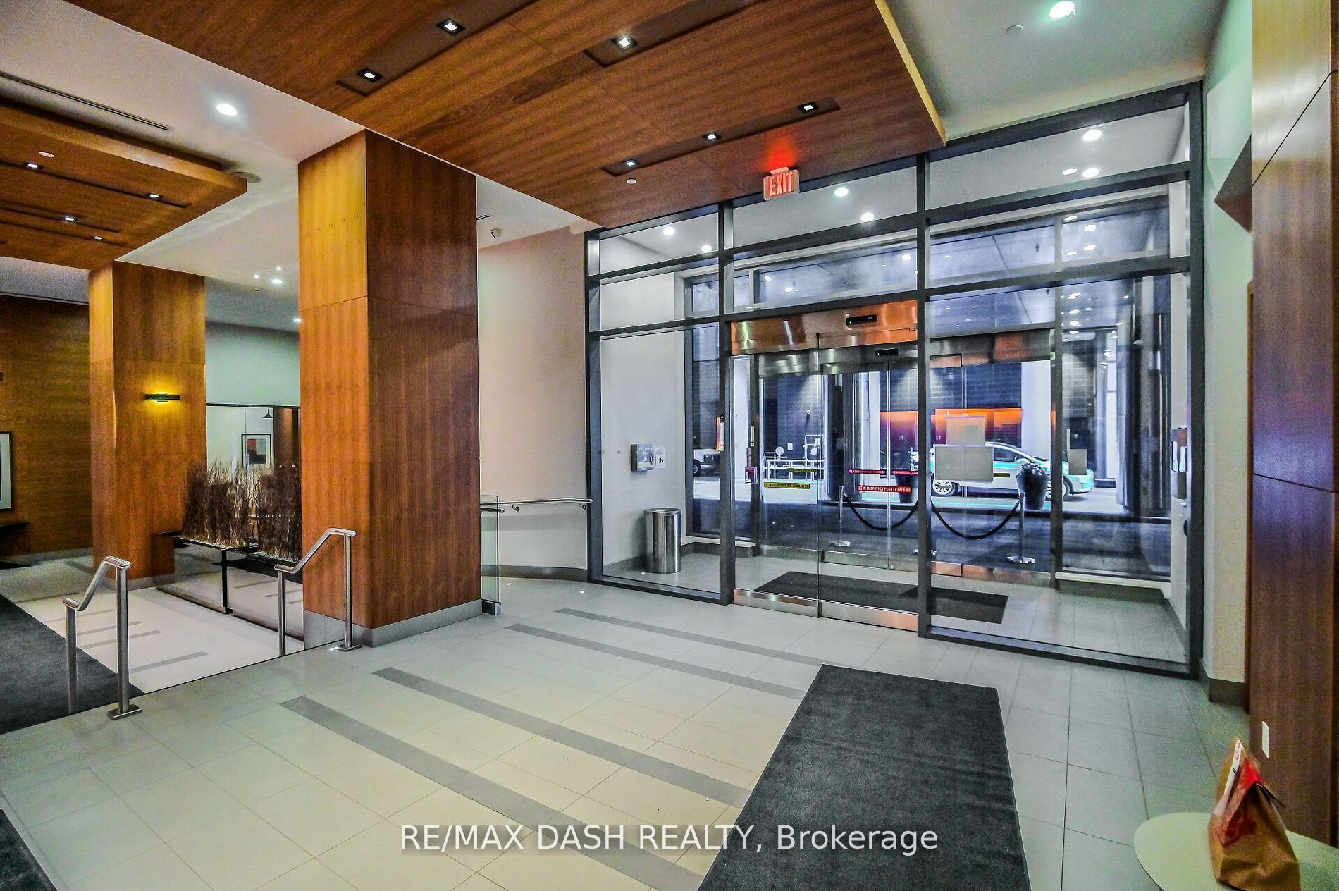 295 Adelaide Street W 710, Toronto, ON M5V 0L4 photo 3