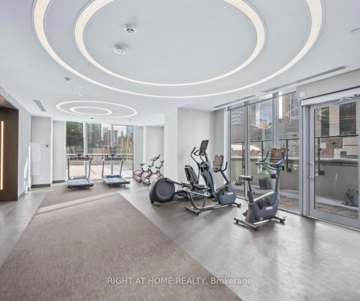 100 Dalhousie Street 1705, Toronto, ON M5B 1E1 photo 4