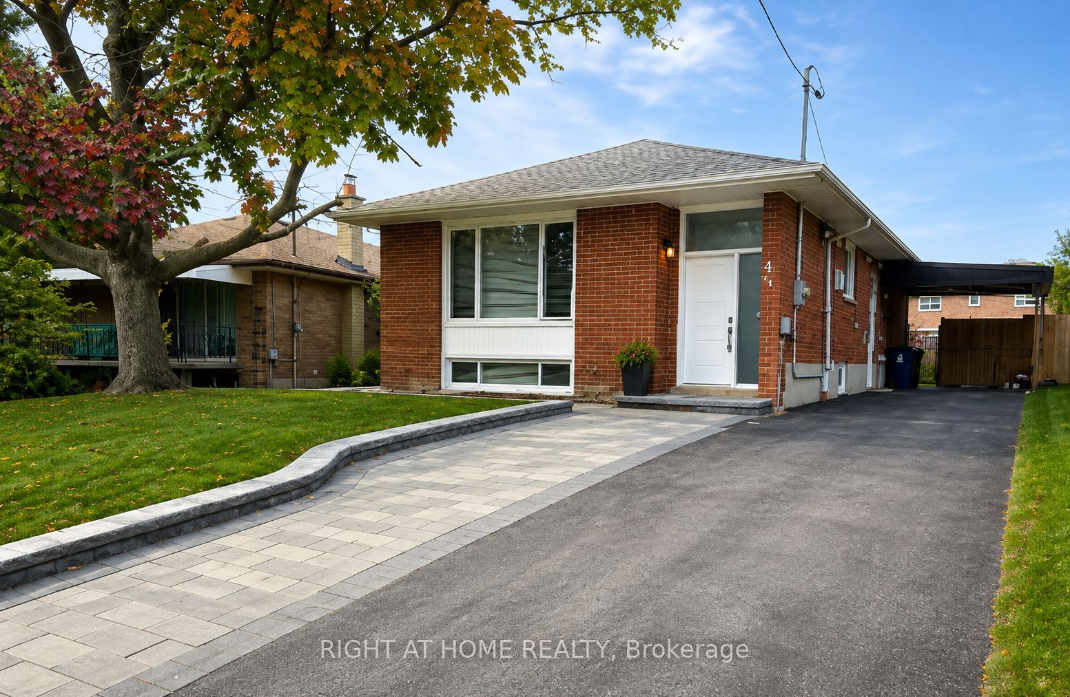 4 Trophy Drive MAIN FL, Toronto, ON M4A 1L8 photo 2