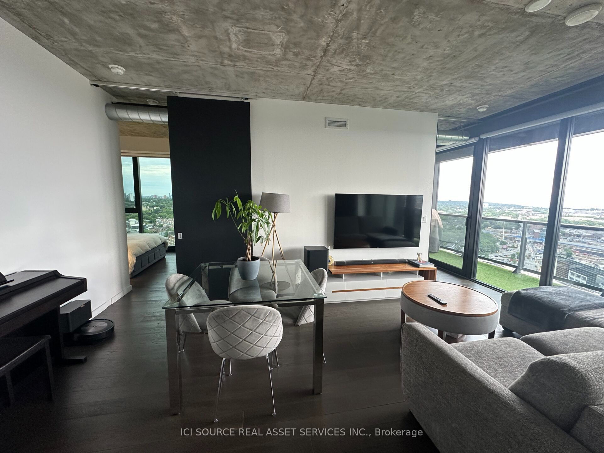 170 Bayview Avenue 2407, Toronto, ON M5A 0M4 photo 3