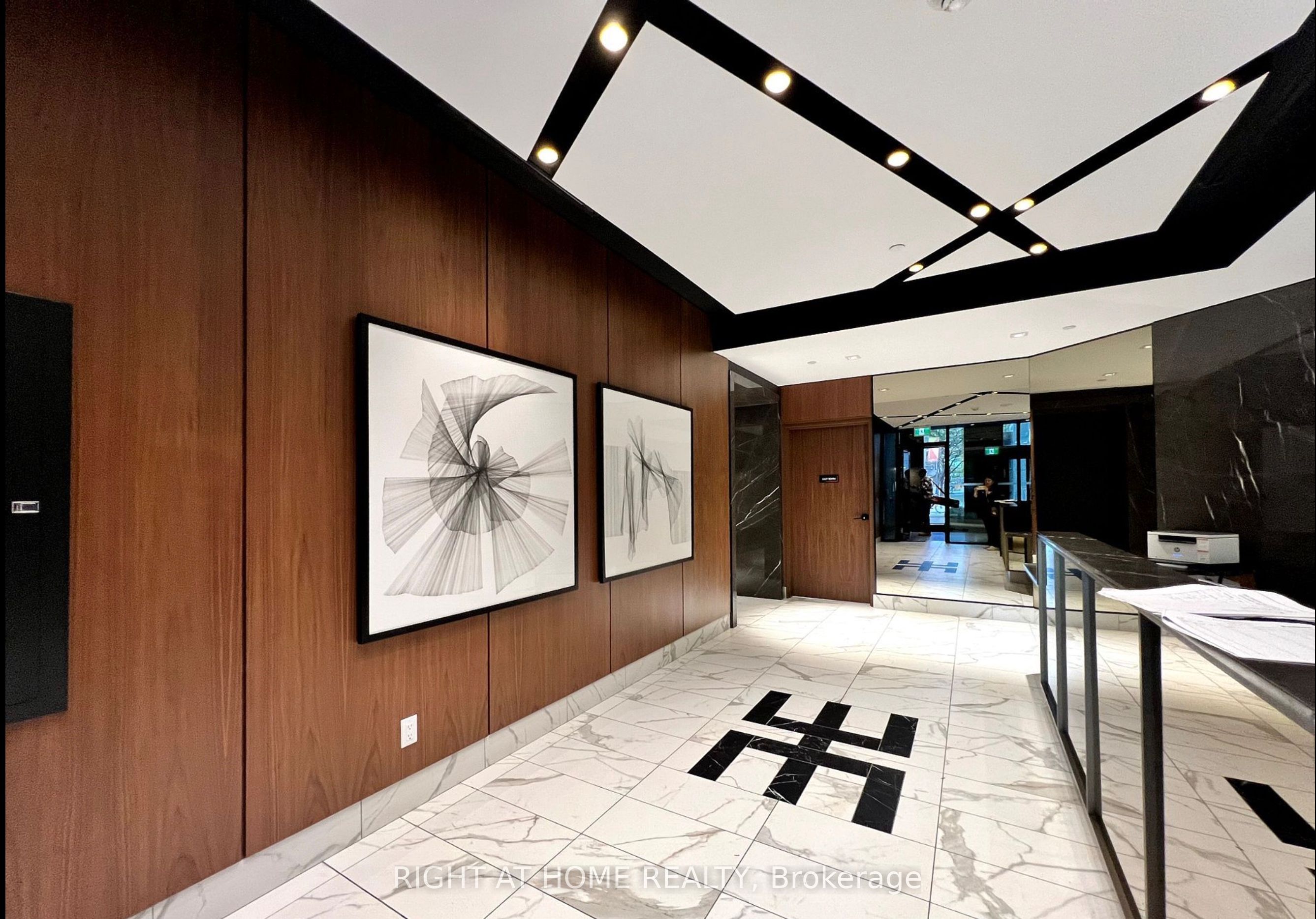 327 King Street 2301, Toronto, ON M5V 1J5