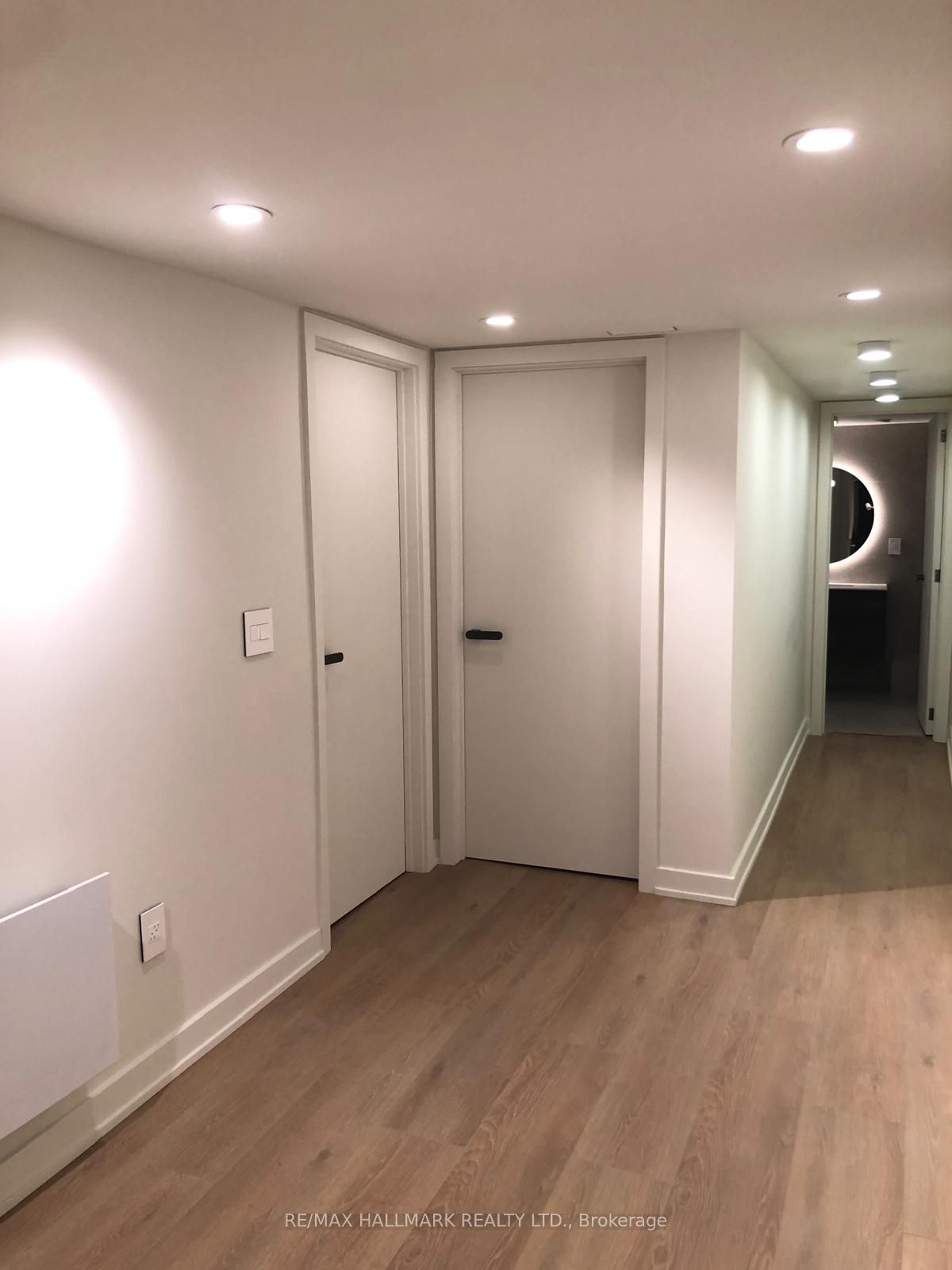 687 Bloor Street W Basement, Toronto, ON M6G 1L3 photo 5